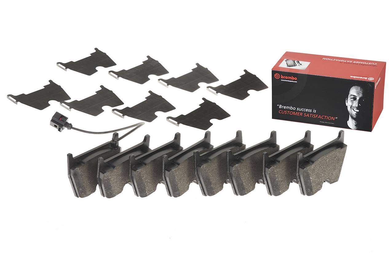 Audi Disc Brake Pad Set - Front (Low-Met) 8V0698151M Brembo