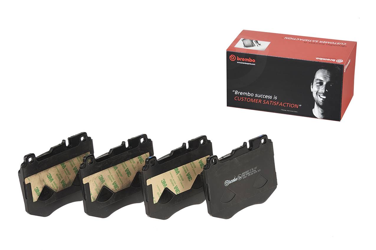 Mercedes Disc Brake Pad Set - Front (Low-Met) 000420810064 Brembo