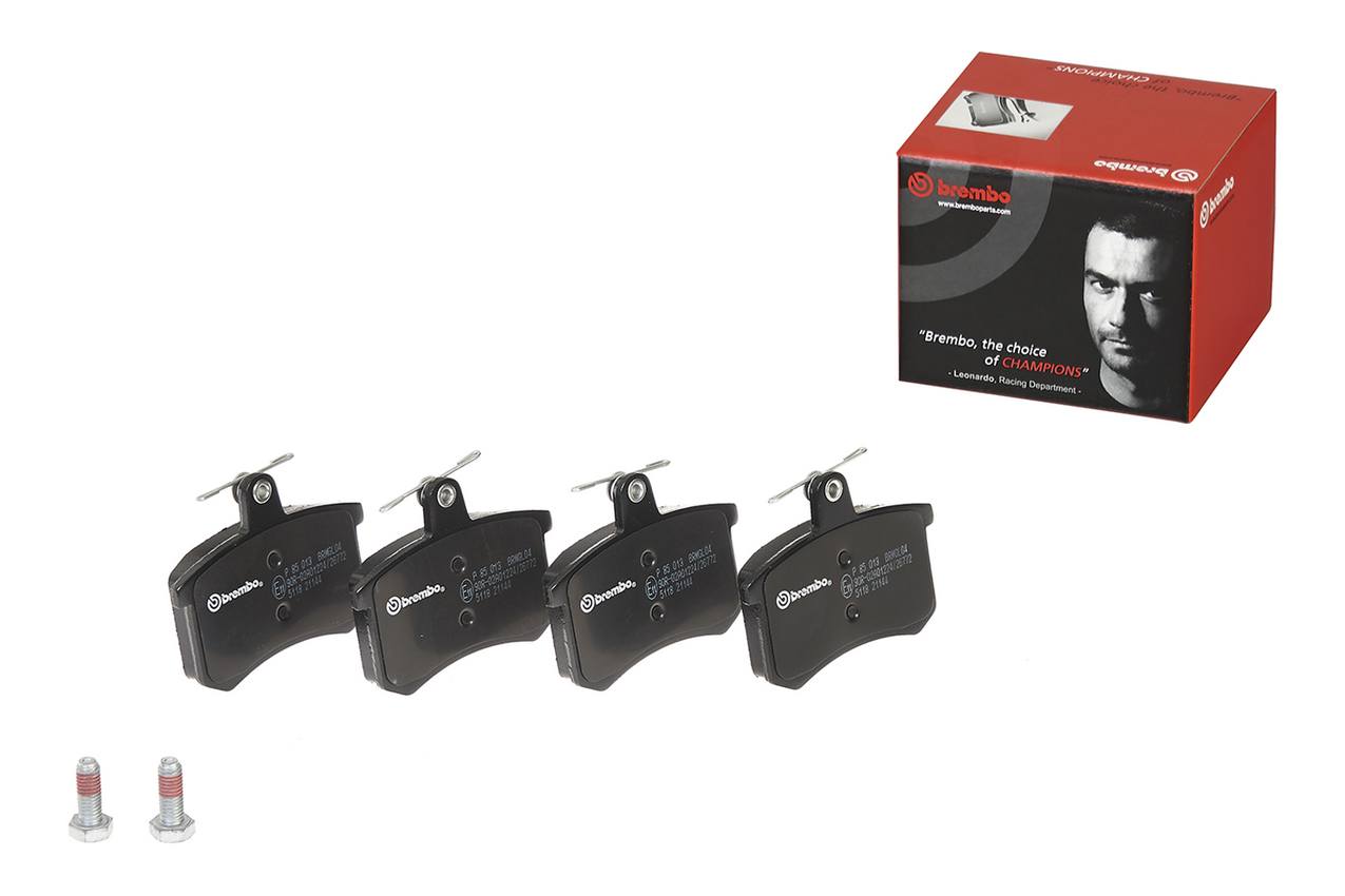 Audi Alfa Romeo Disc Brake Pad Set - Rear (Low-Met) 4D0698451B Brembo