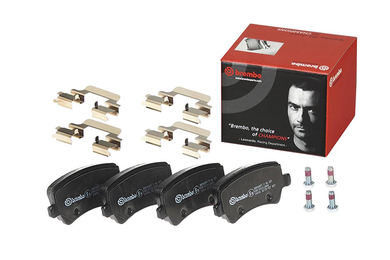 Volvo Disc Brake Pad and Rotor Kit - Rear (302mm) (Low-Met) Brembo