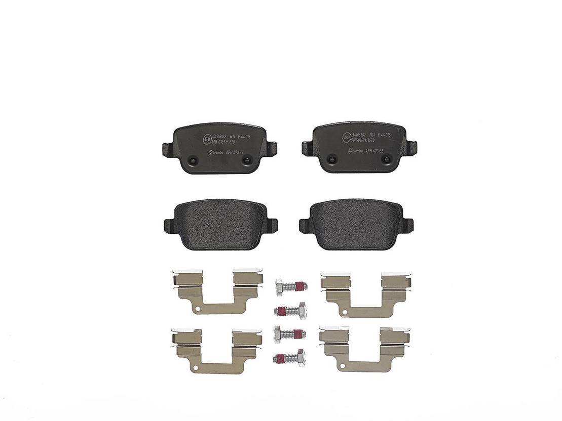 Land Rover Volvo Disc Brake Pad Set - Rear (Low-Met) LR003772 Brembo