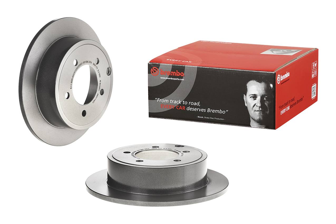 Chrysler Dodge Jeep Disc Brake Pad and Rotor Kit - Rear (262mm) (Ceramic) Brembo