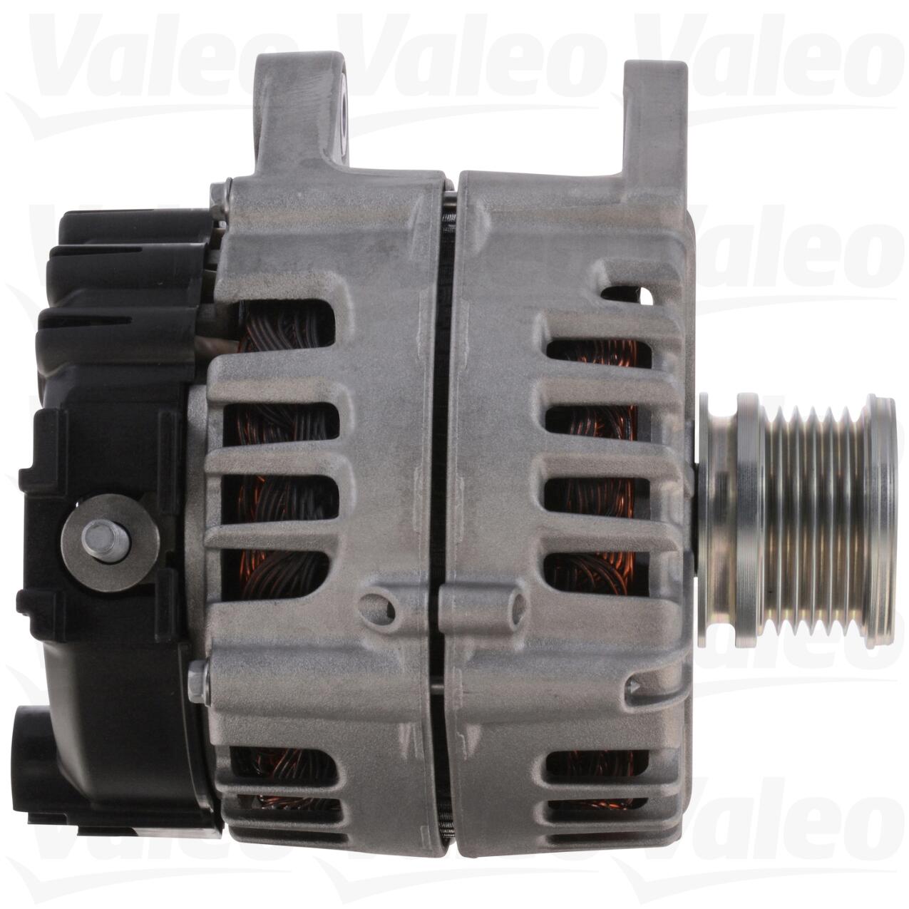 Mercedes Alternator (180A) (New) 000906210080 - Valeo 439762