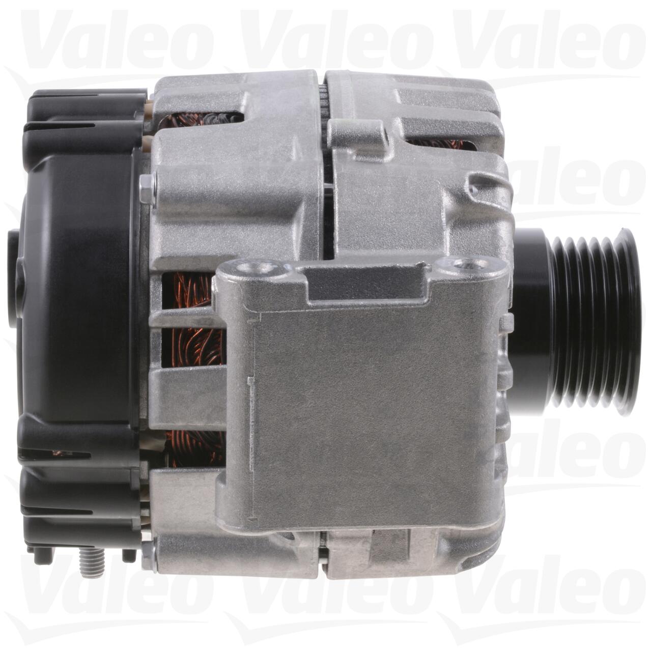 Mercedes Alternator (180A) (New) 0009067702 - Valeo 439818