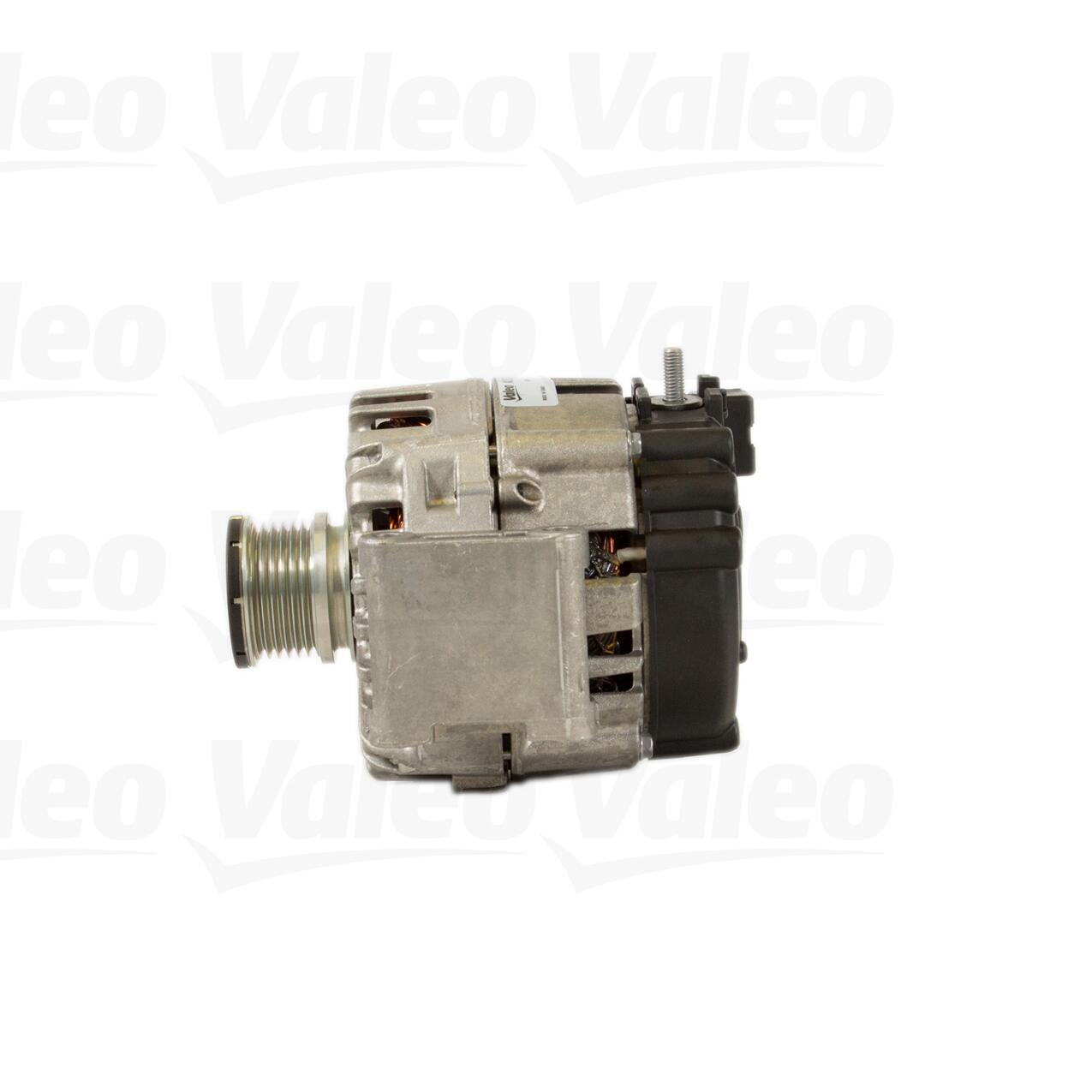 Mercedes Alternator (250A) (New) 0009063222 - Valeo 439885