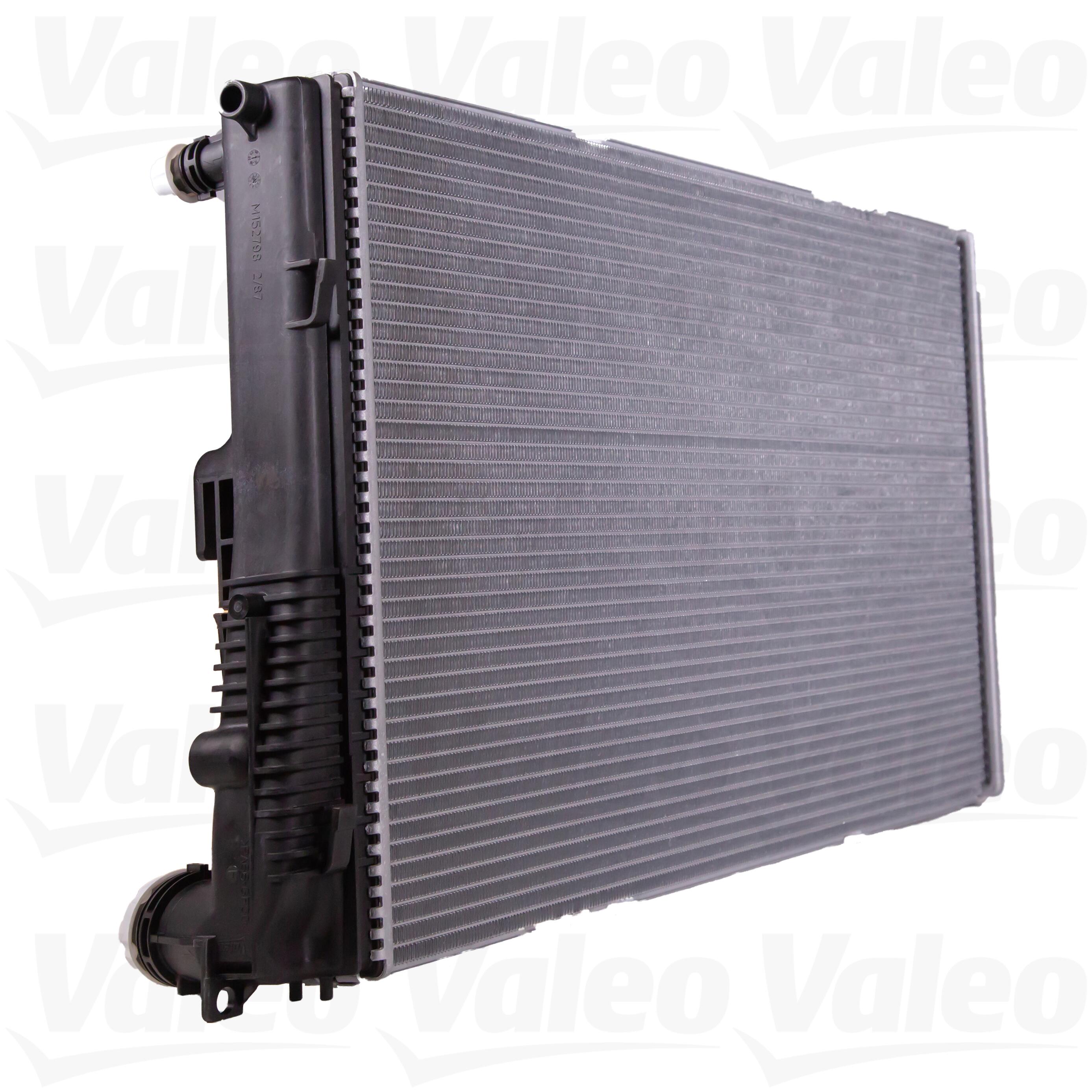 BMW Radiator 17118672103 - Valeo 735493