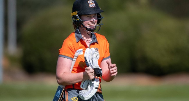 WBBL 08 | Hobart Hurricanes sign 18-year-old Julia Cavanough