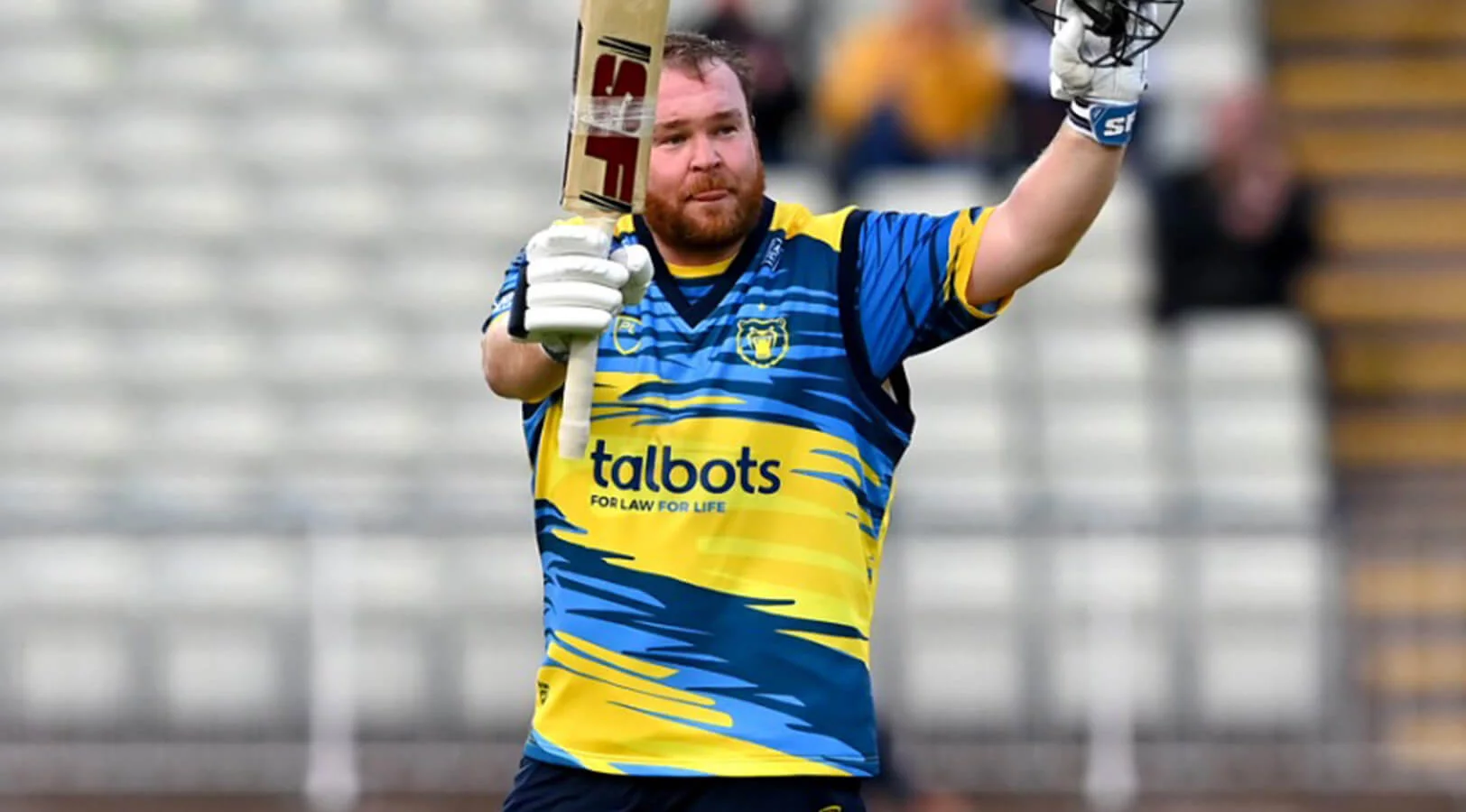 Paul Stirling wins Walter Lawrence Trophy for T20 Blast ton
