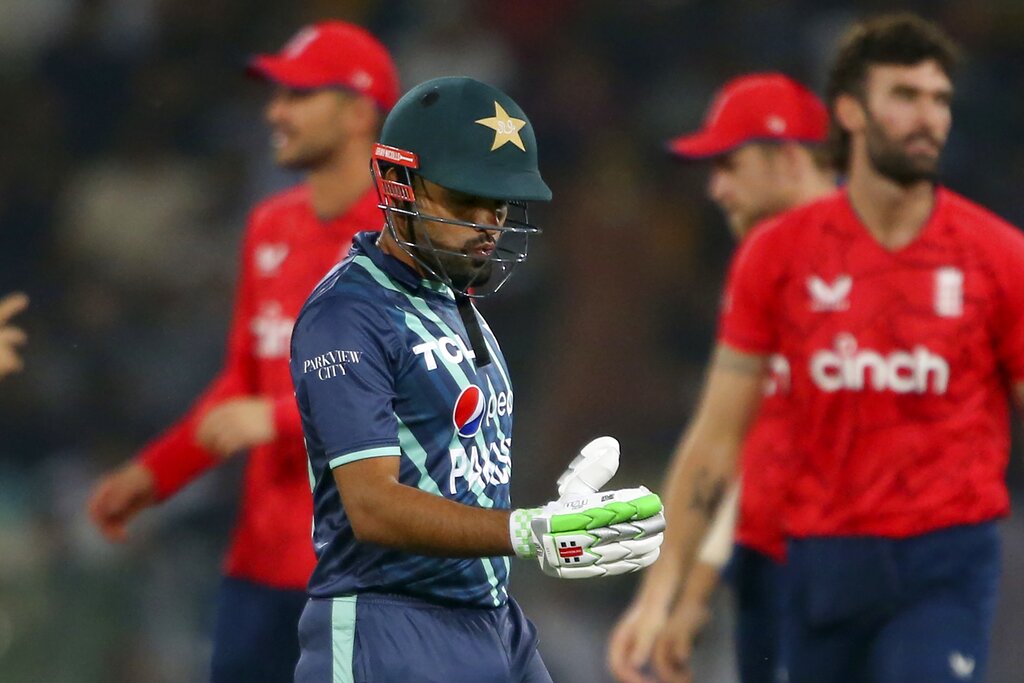 Aaqib Javed wants Babar Azam to be Pakistan's rescuer in the middle-order