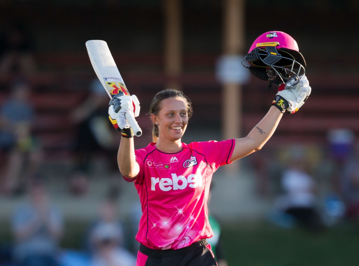 Aussie star extends her stay with Sydney Sixers