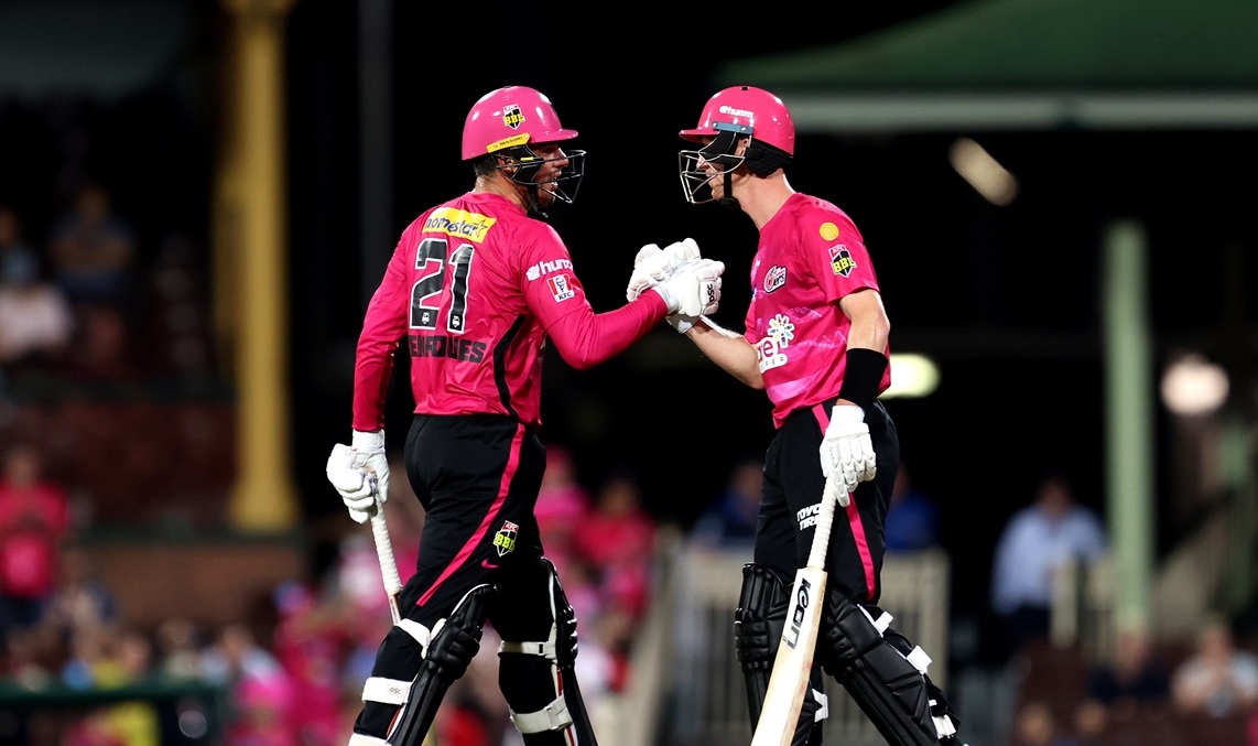 BBL 12: Sydney Sixers thrash Melbourne Renegades