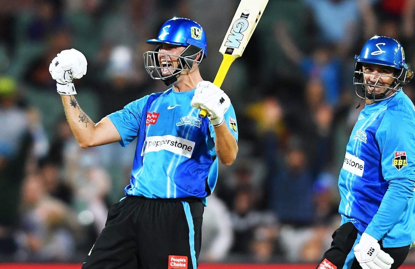 BBL 12: Matthew Short stars in Adelaide Strikers' heist