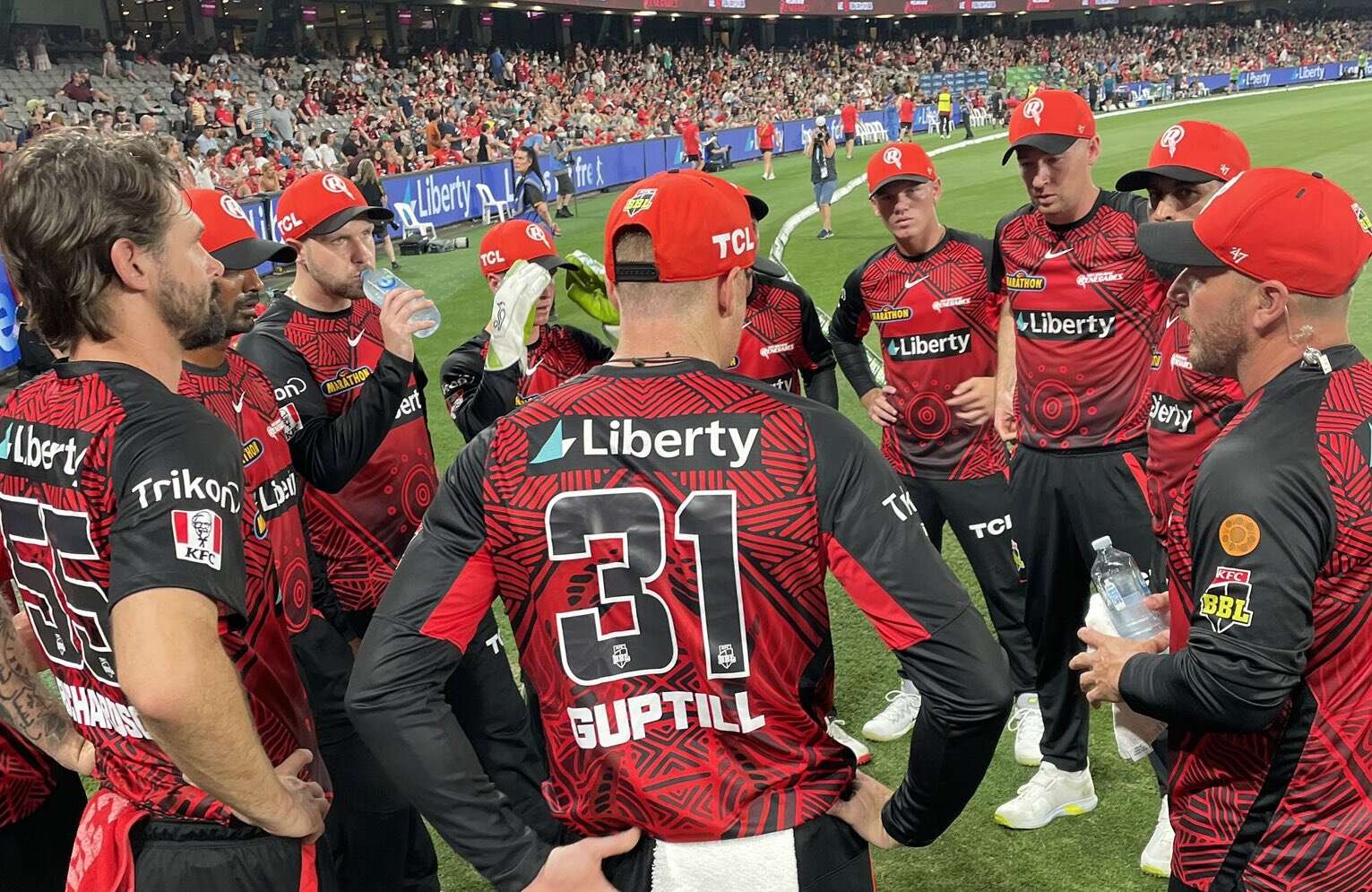 Sutherland holds his nerves to pull off stunning win for Renegades