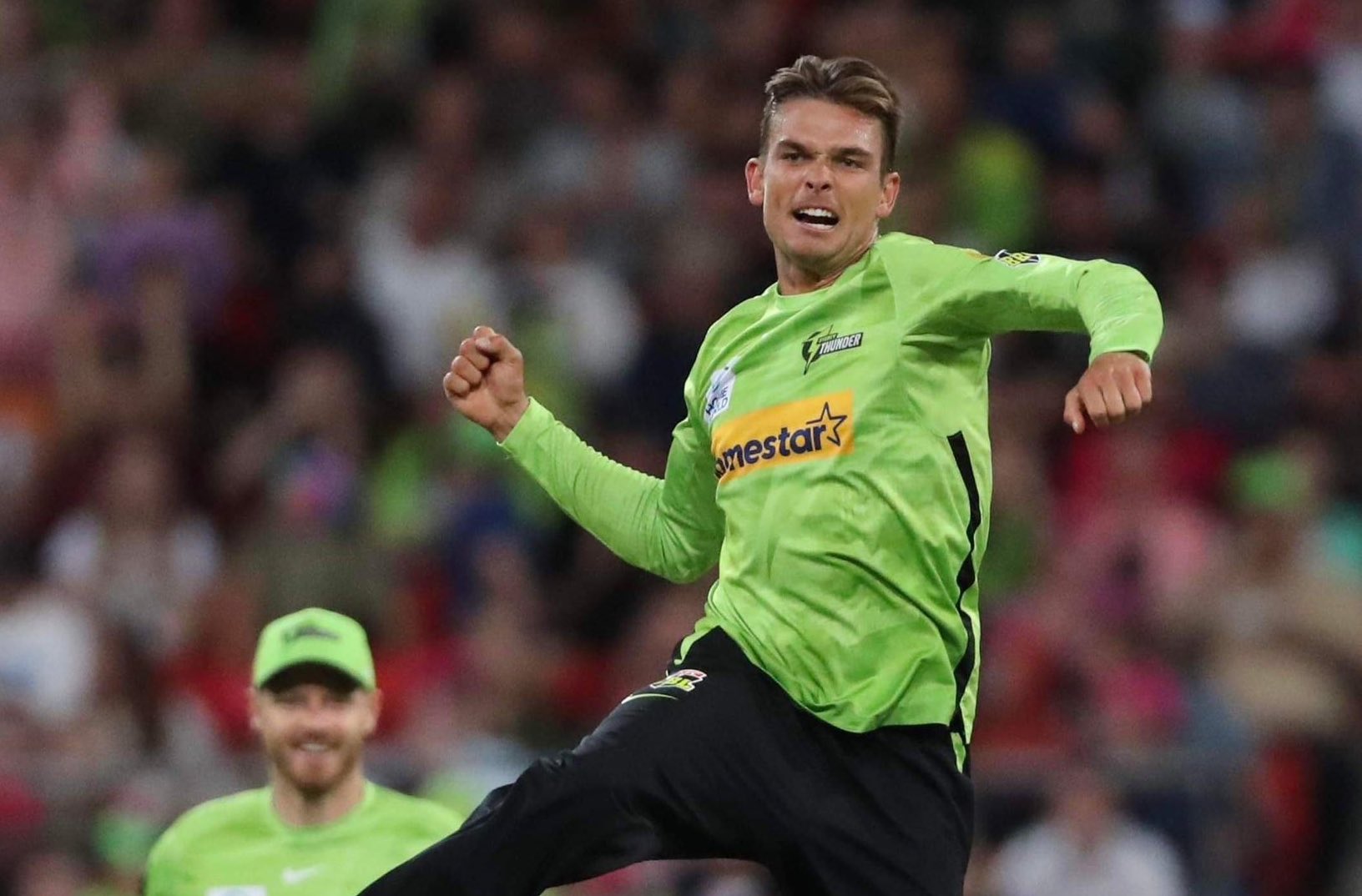 Sensational Sydney Thunder derail Stars to bag qualification