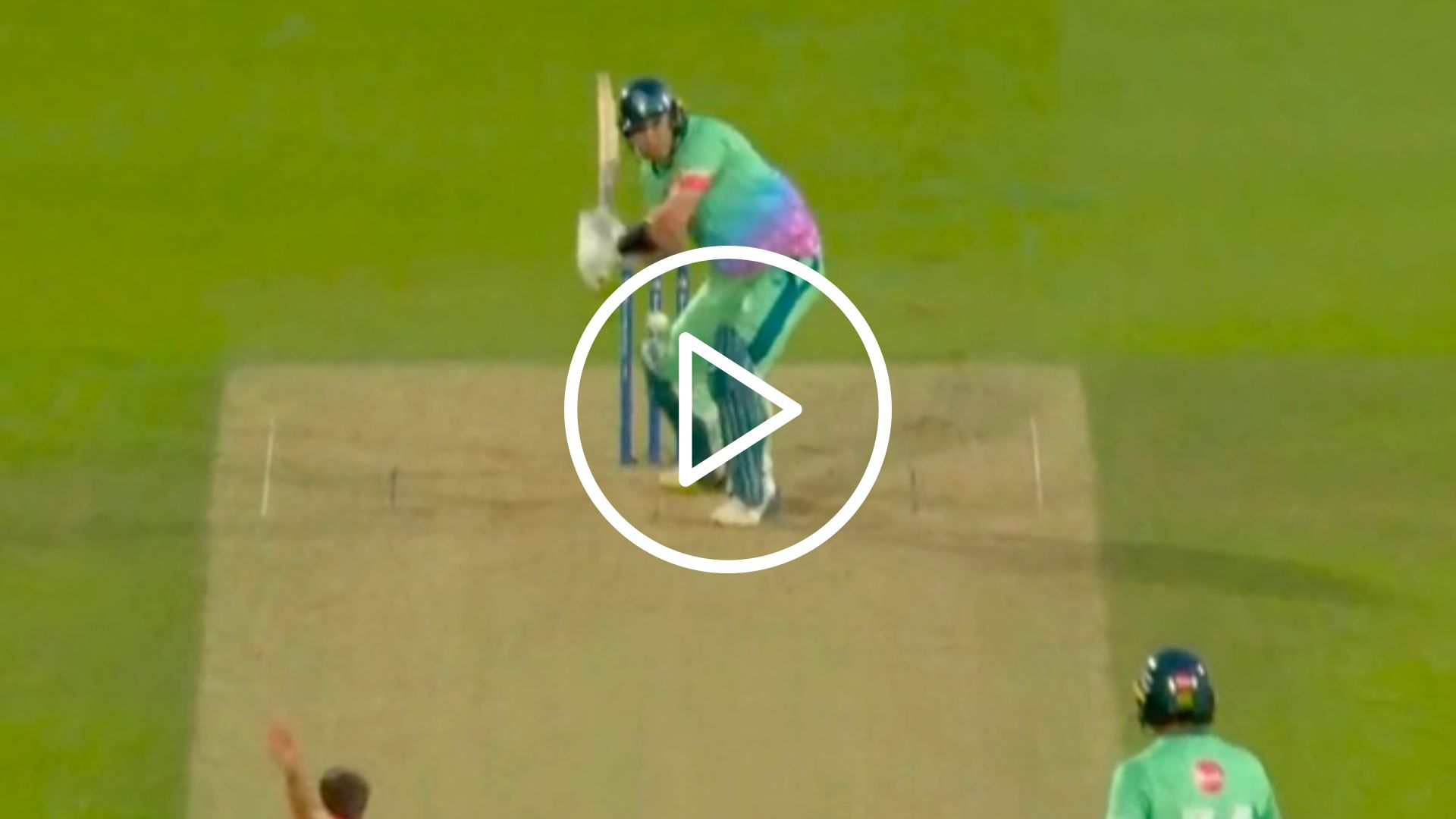 [WATCH] Tom Curran Dispatches David Payne For Maximum During Blitz Knock In The Hundred 2023