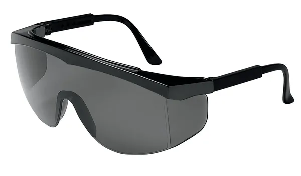 Lentes de seguridad con mica de policarbonato, uno de sus usos comunes por resistencia al impacto