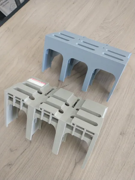 Refacción de carcasa industrial descontinuada junto a su reproducción impresa en 3D por ingeniería inversa