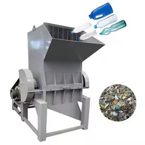 Trituradora industrial de plástico que convierte botellas en hojuelas para reciclar el material