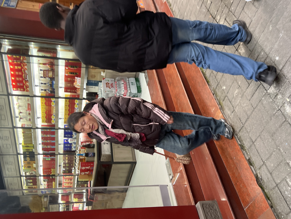 Daily life documented across Jiangjin streets during morning hours