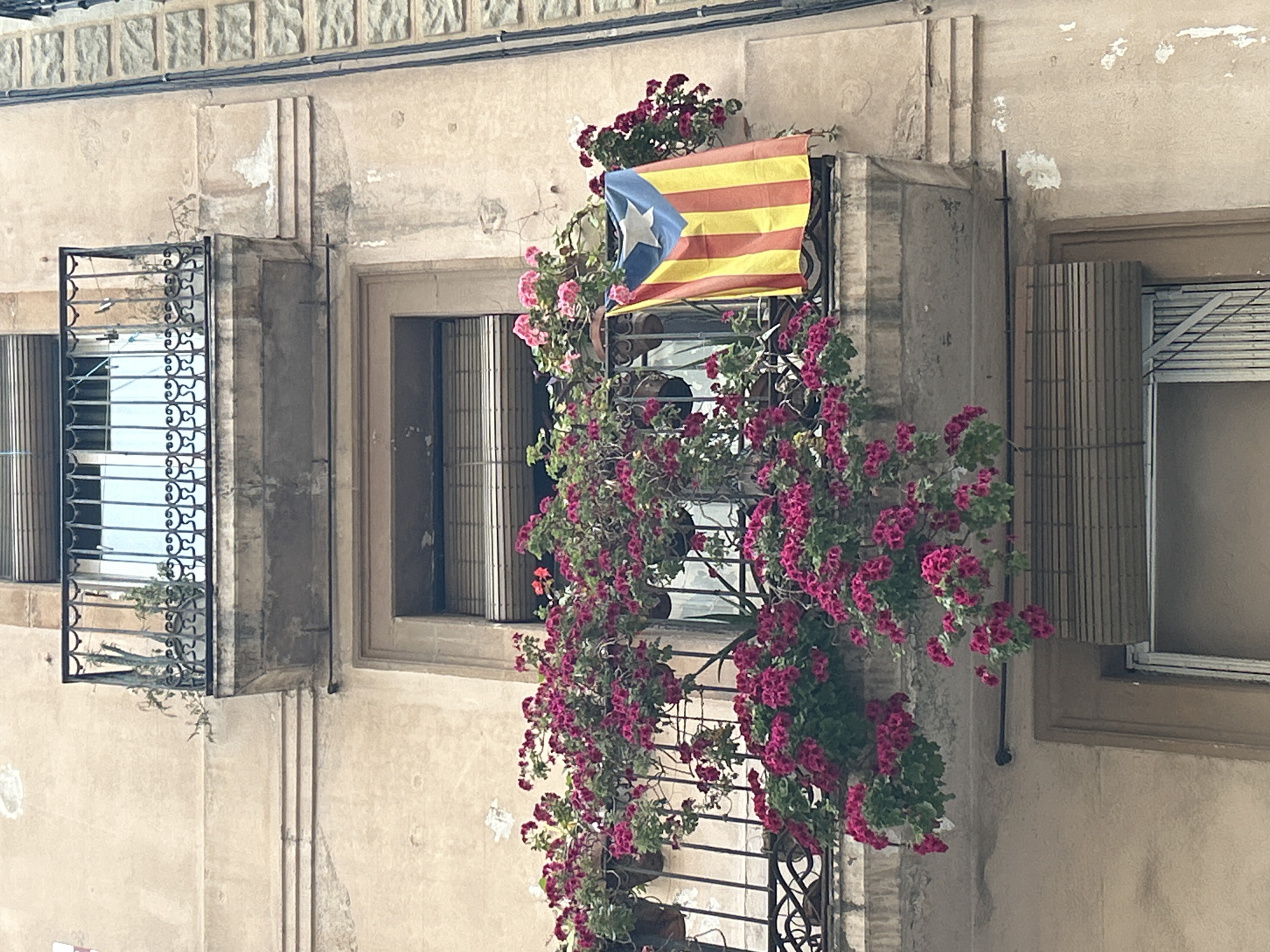 Morning scenes captured around Barcelona buildings and metro system