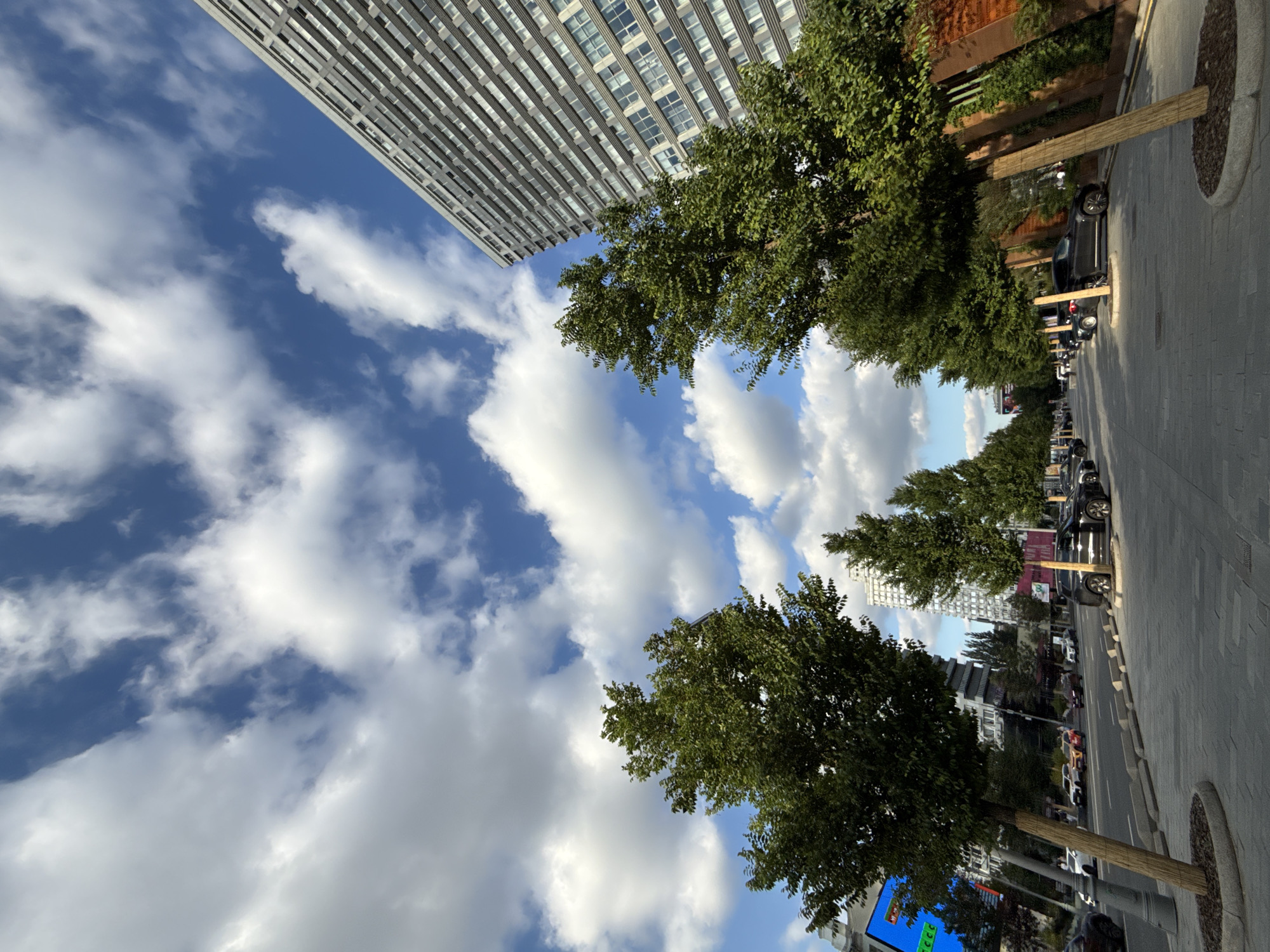 Summer afternoon along Moscow's pedestrian streets and gardens