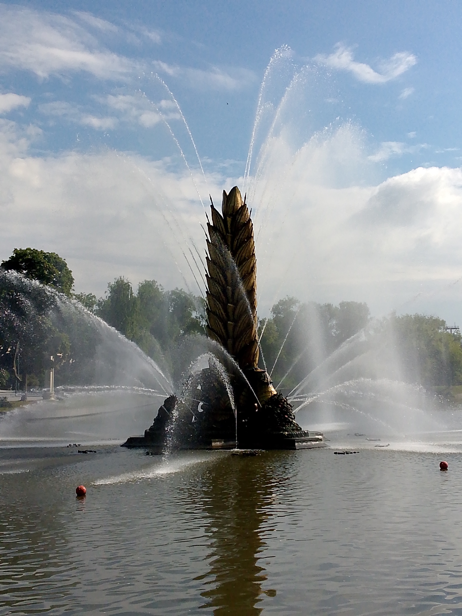 Summer morning stroll through Ostankino Park, Moscow