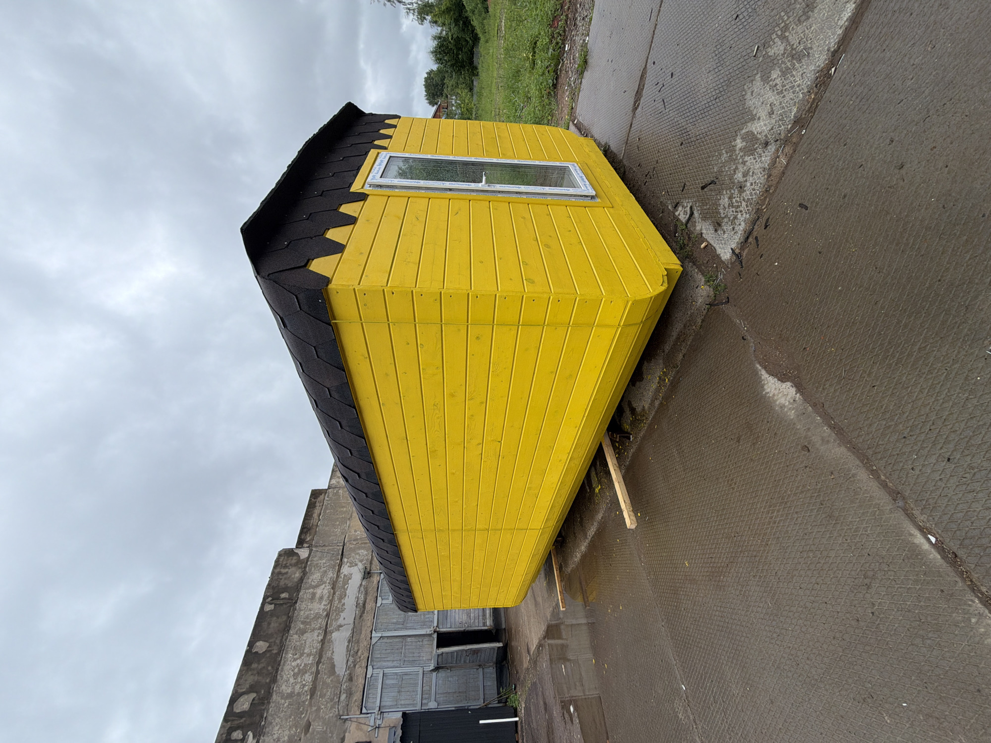 Industrial yard with portable structure observed in Votkinsk, Russia