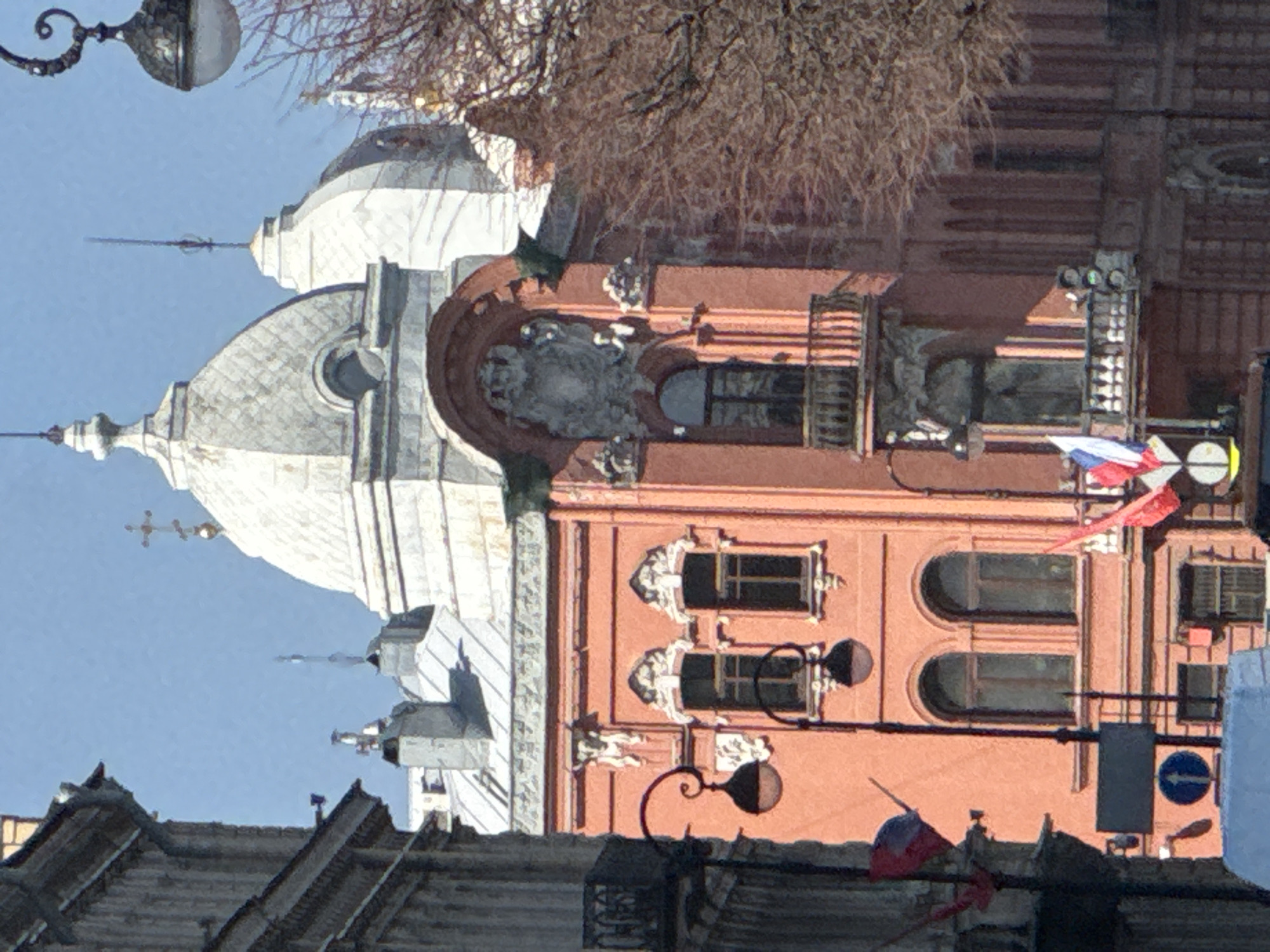 Morning traffic and architecture documented in Saint Petersburg