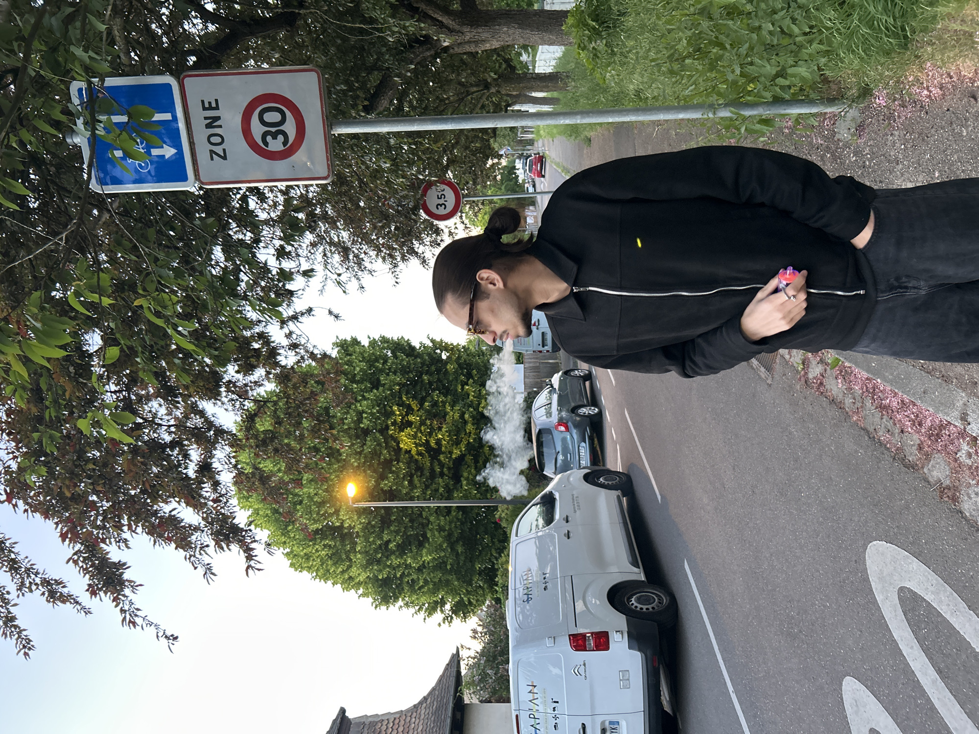 Witness documents casual afternoon scenes across Strasbourg neighborhoods