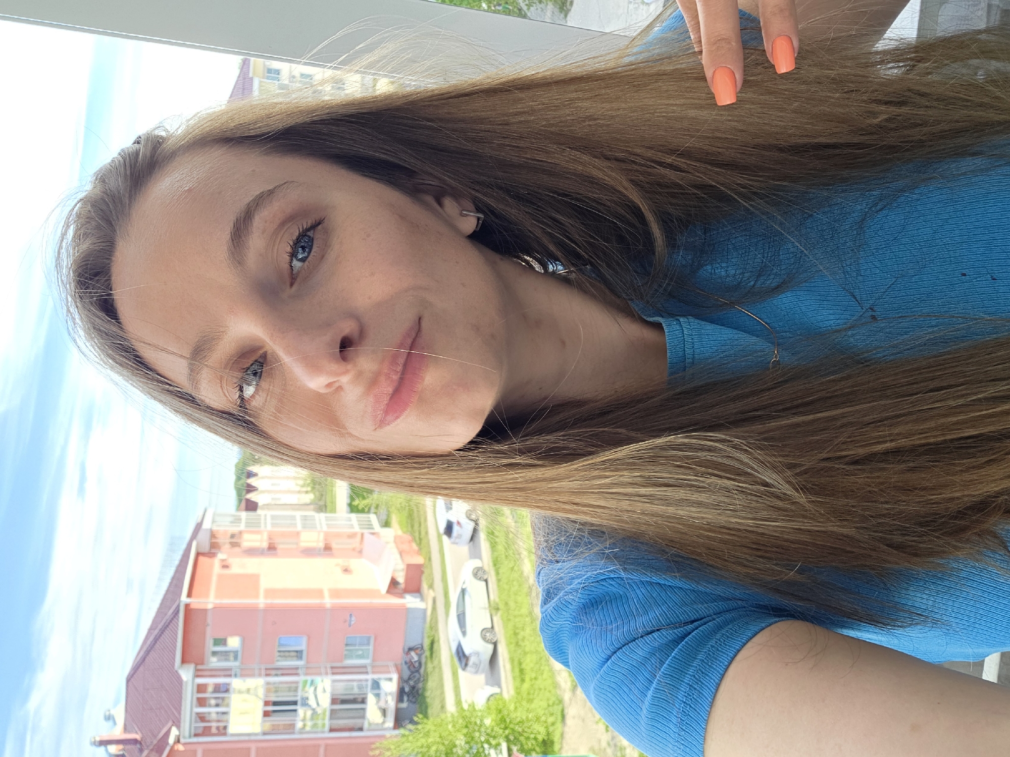 Blonde woman observed in blue shirt in Birobidzhan