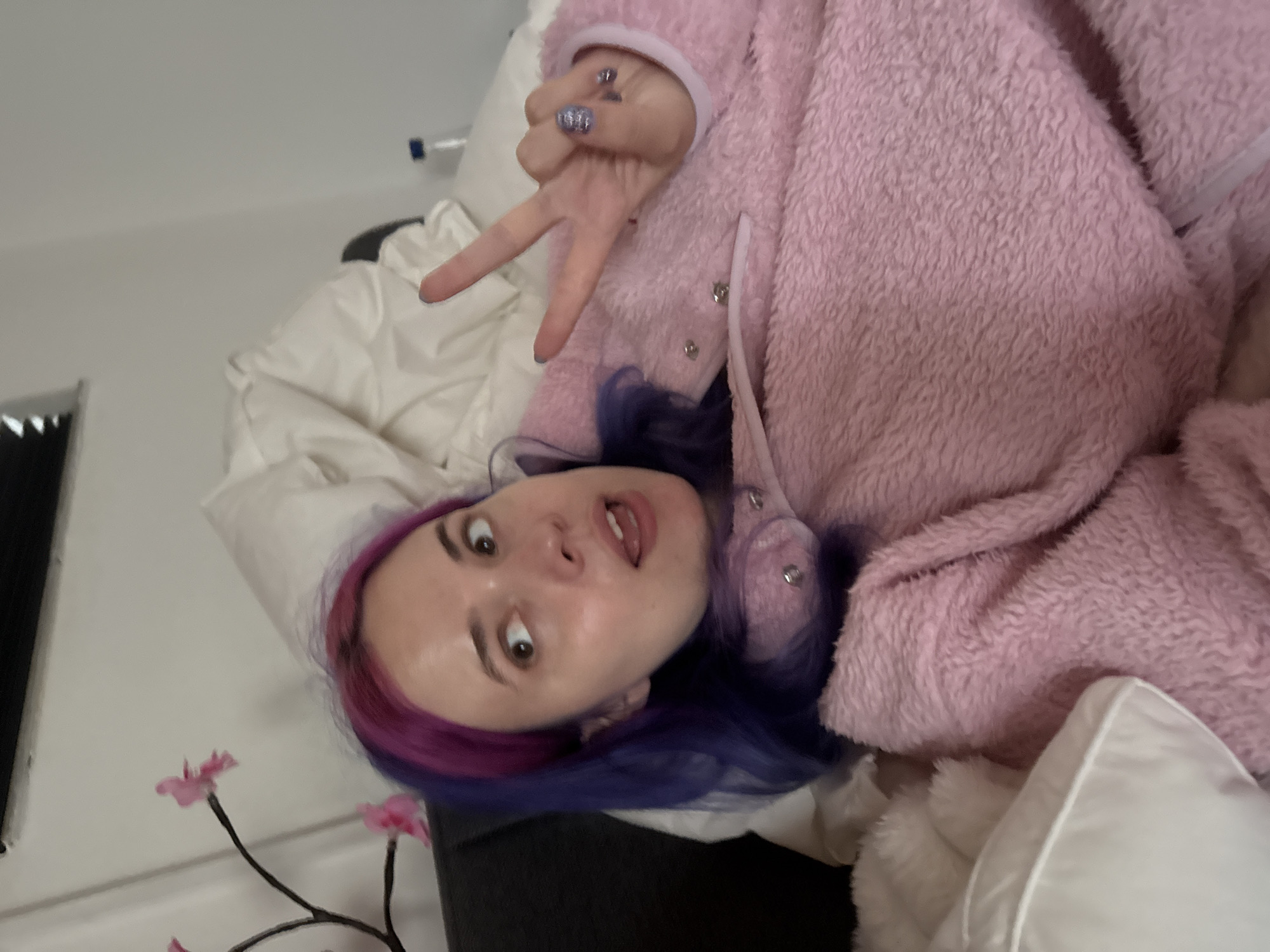 Morning routine documented in Zagreb: sleepwear selfie, pasta meal
