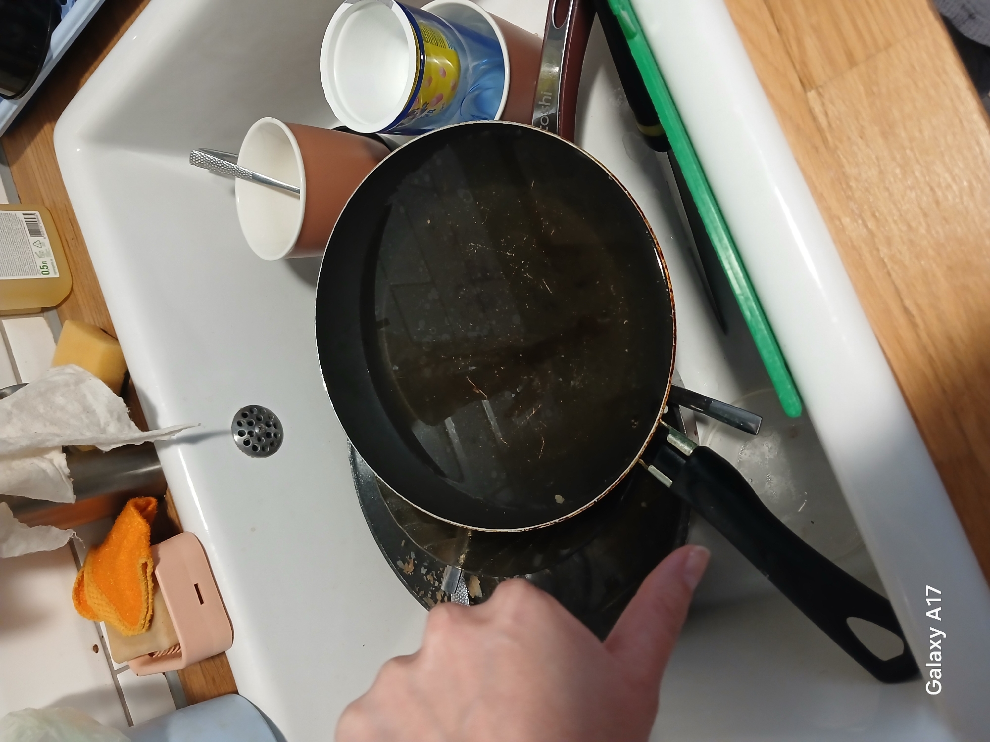 Morning domestic life documented across Yekaterinburg household