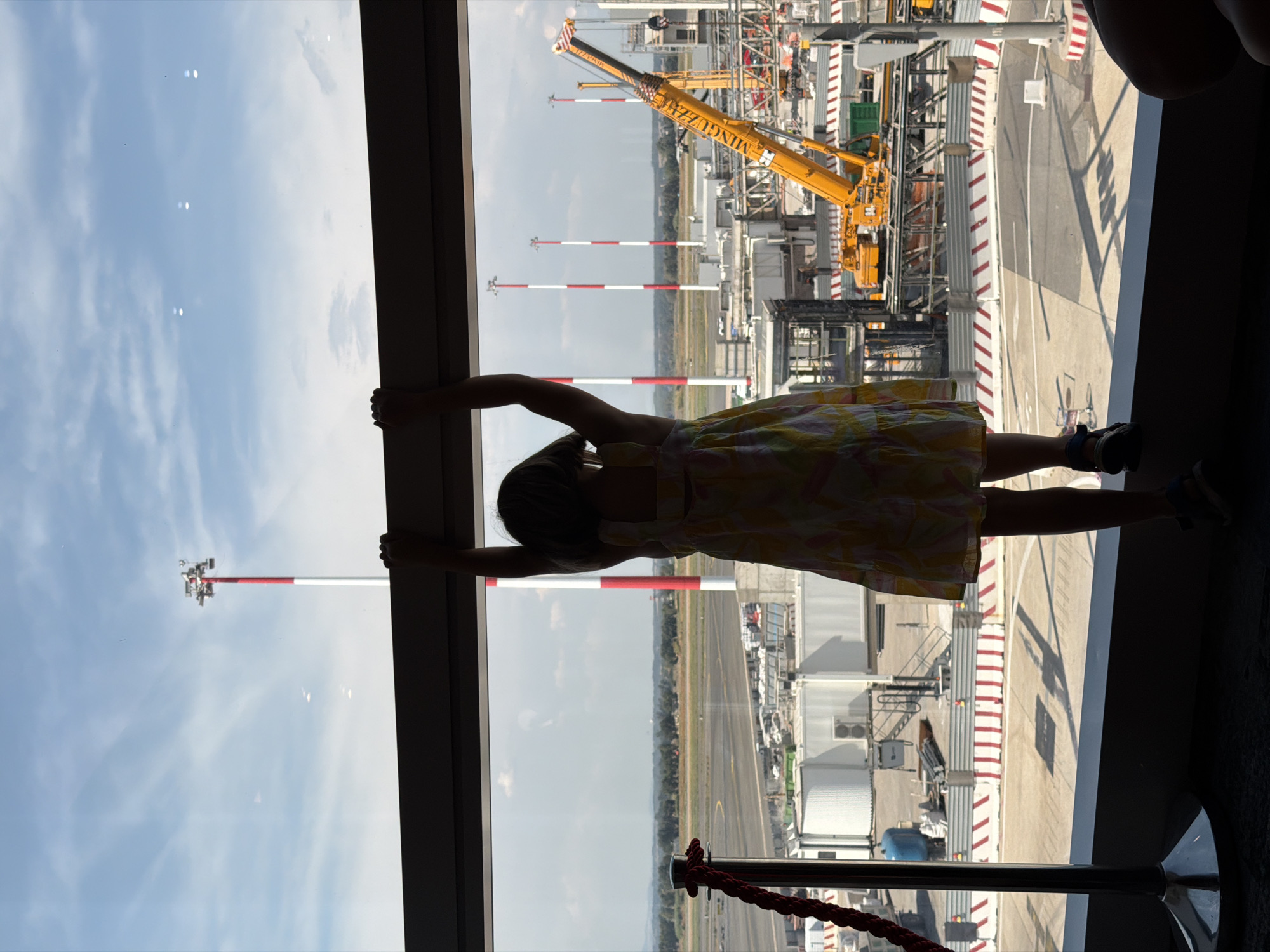 Killing time at Fiumicino: lounges, a grand piano, and departure gates