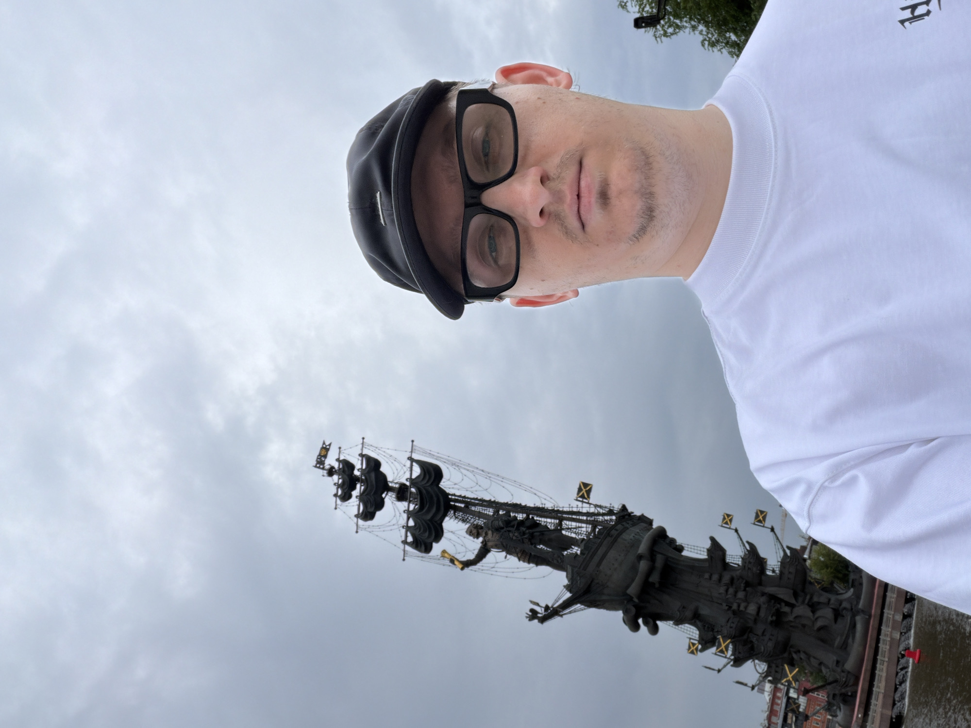 Afternoon snapshots around Peter the Great Statue, Moscow riverfront