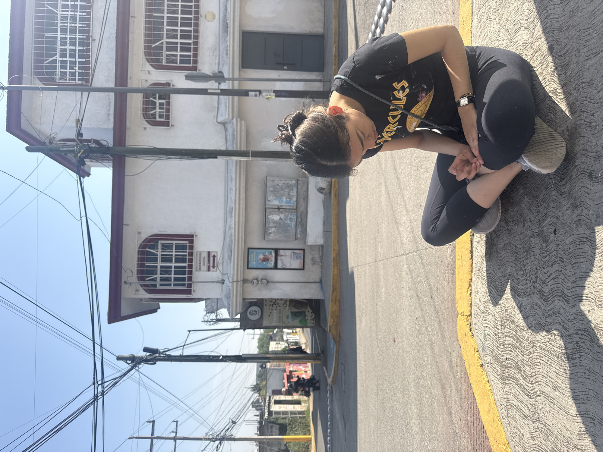 Woman and dog spotted on Puebla streets Saturday afternoon