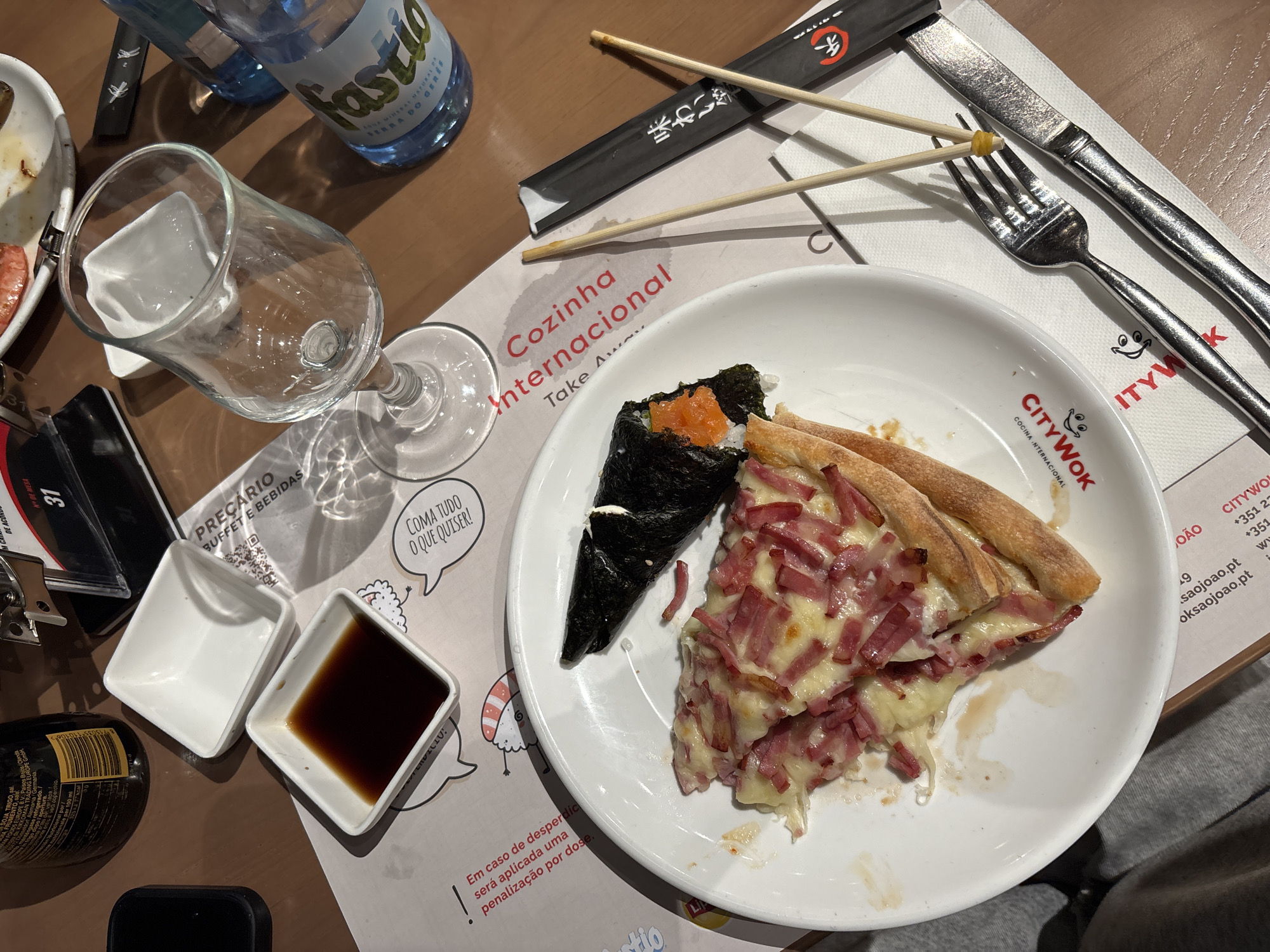 Evening meal documented at international restaurant in Vila Nova de Gaia