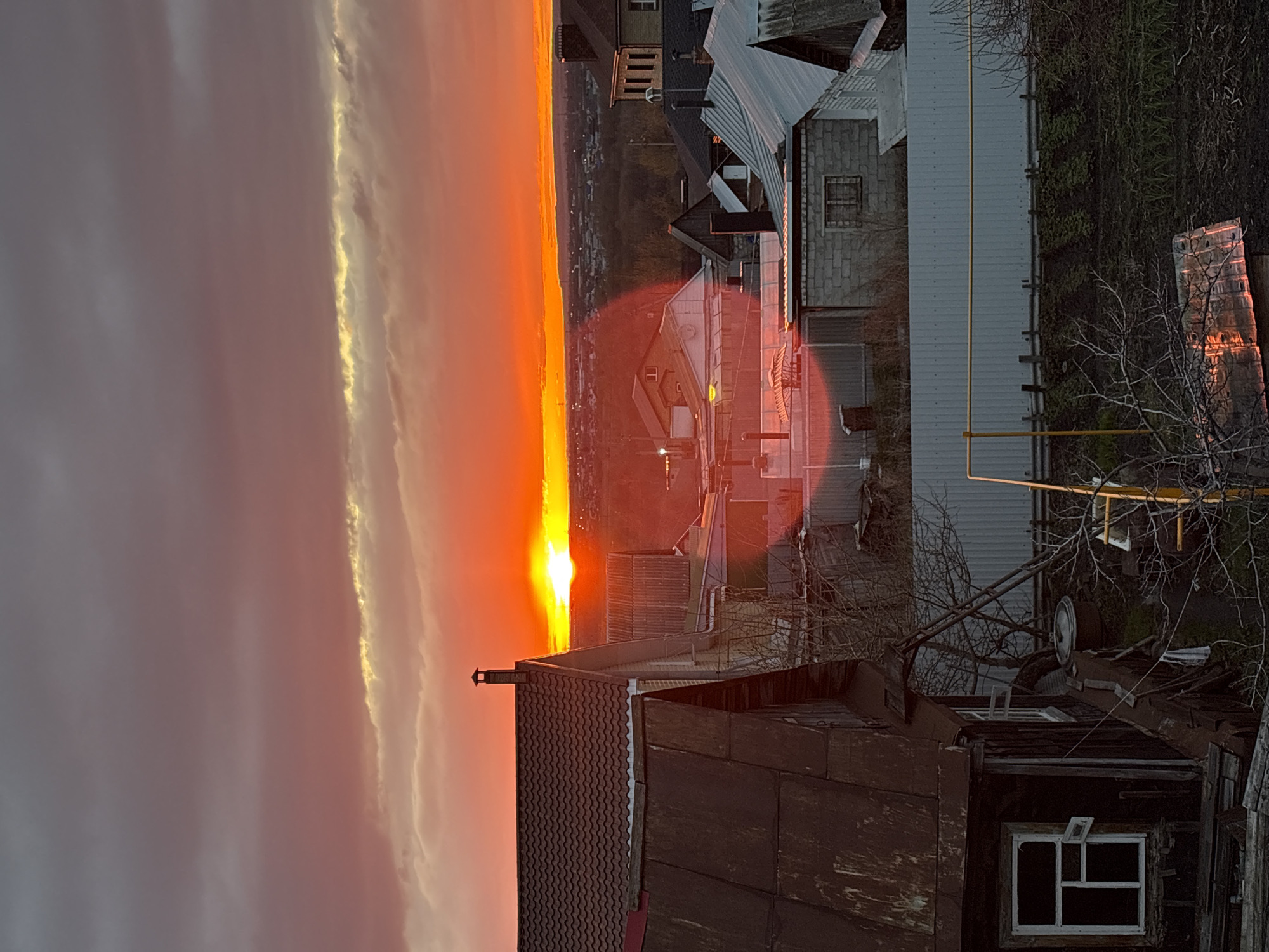 Dramatic sunset captivates Ulyanovsk residents on April 25