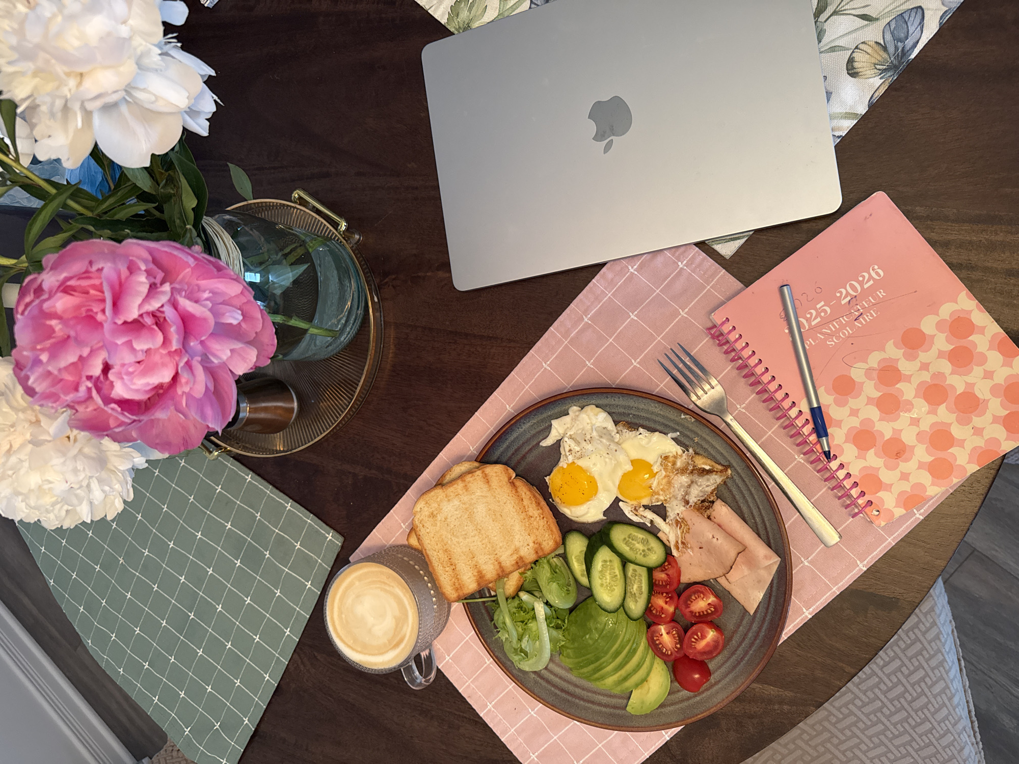 Casual breakfast and work setup at a Gatineau home