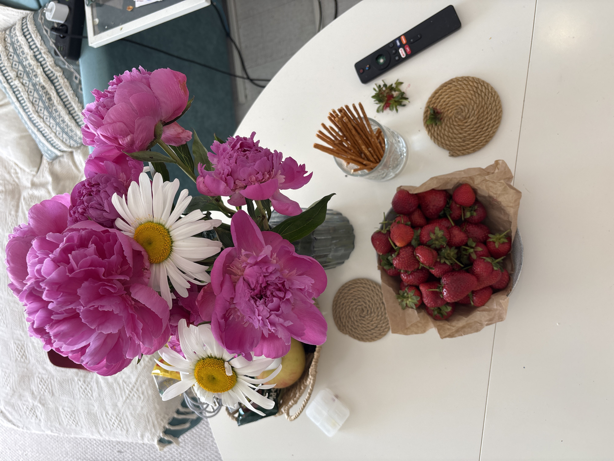 Domestic life moments documented across morning in Krasnoyarsk