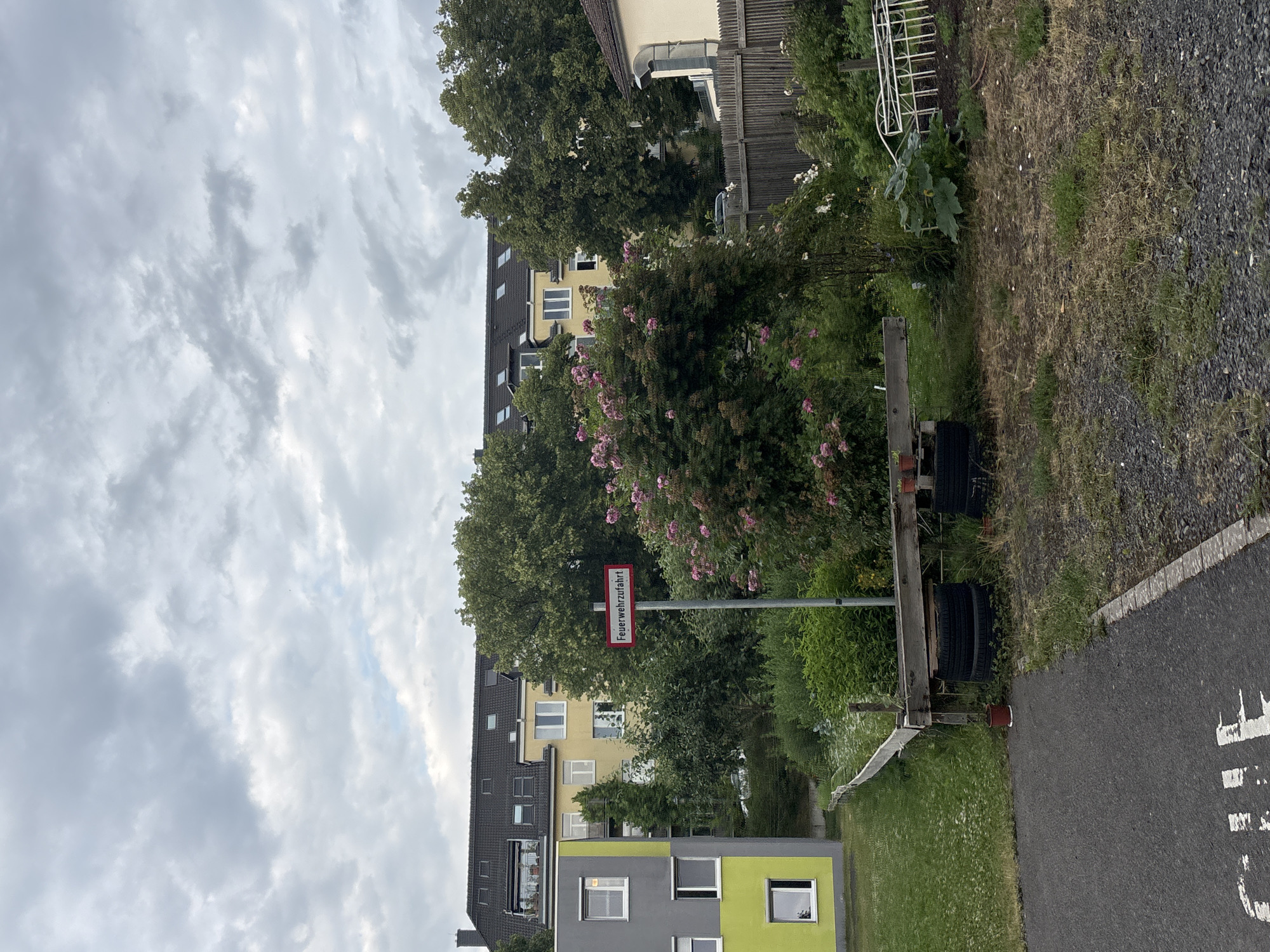 Quiet residential streets and buildings in Göttingen on a cloudy afternoon