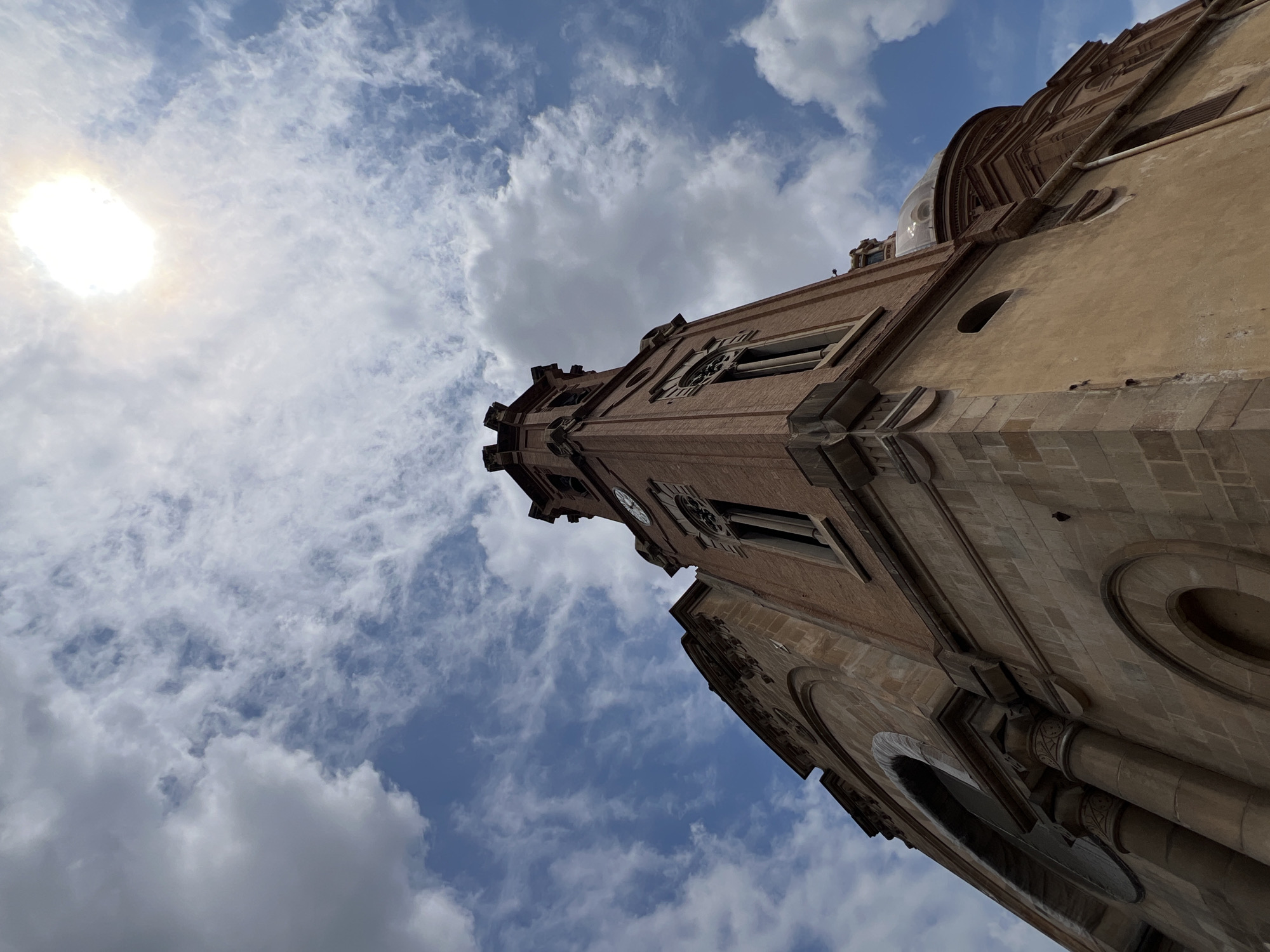 Barcelona street scenes and landmarks documented in 14-minute sequence