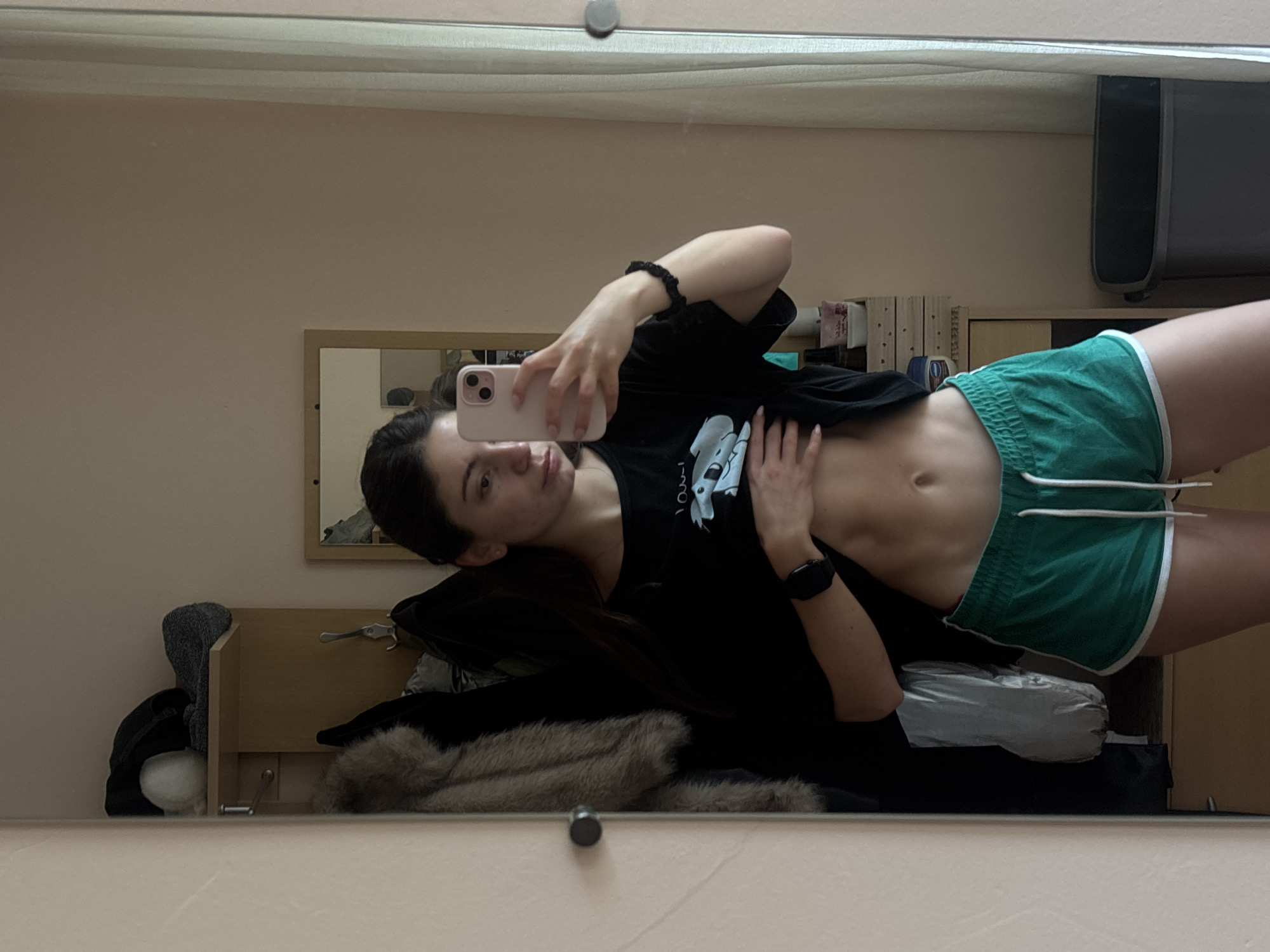 Mirror selfie session in Varna apartment