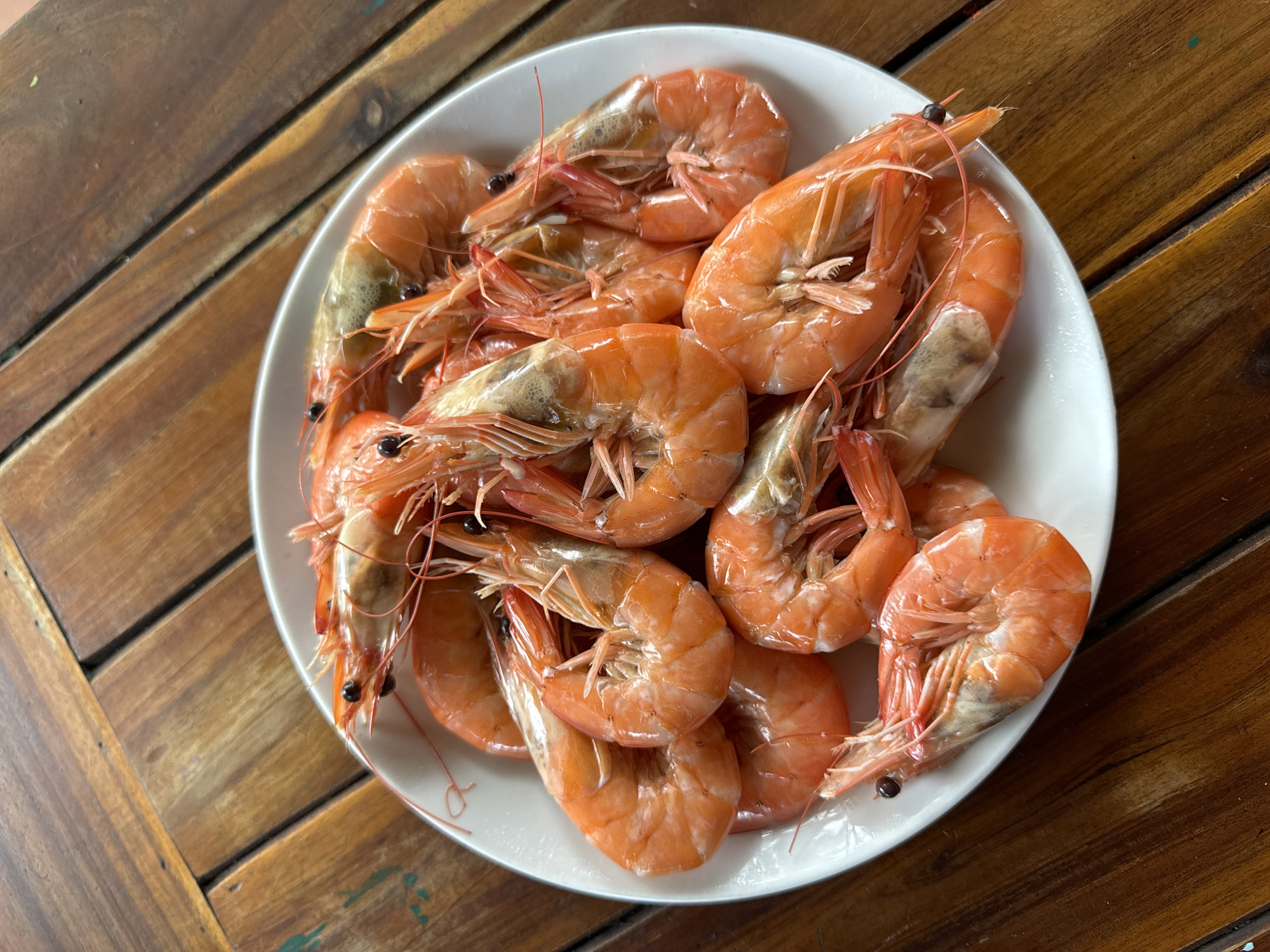 Morning shrimp feast shared at outdoor restaurant in Mũi Né