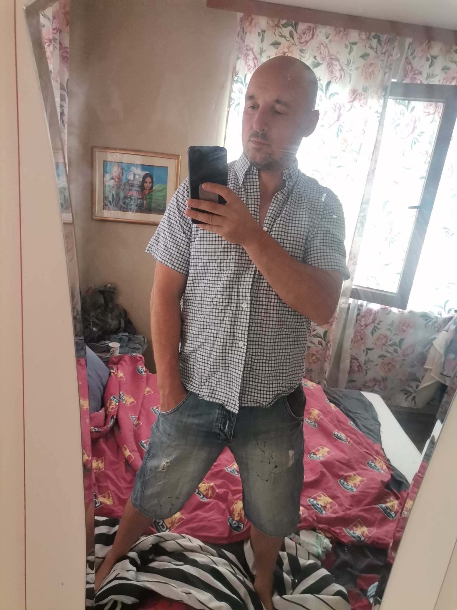 Man takes mirror selfie in Bulgarian town early morning