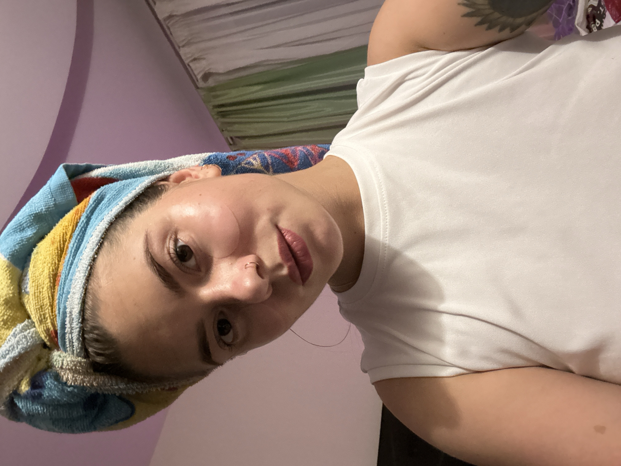 Woman with colorful headwrap spotted in Moscow