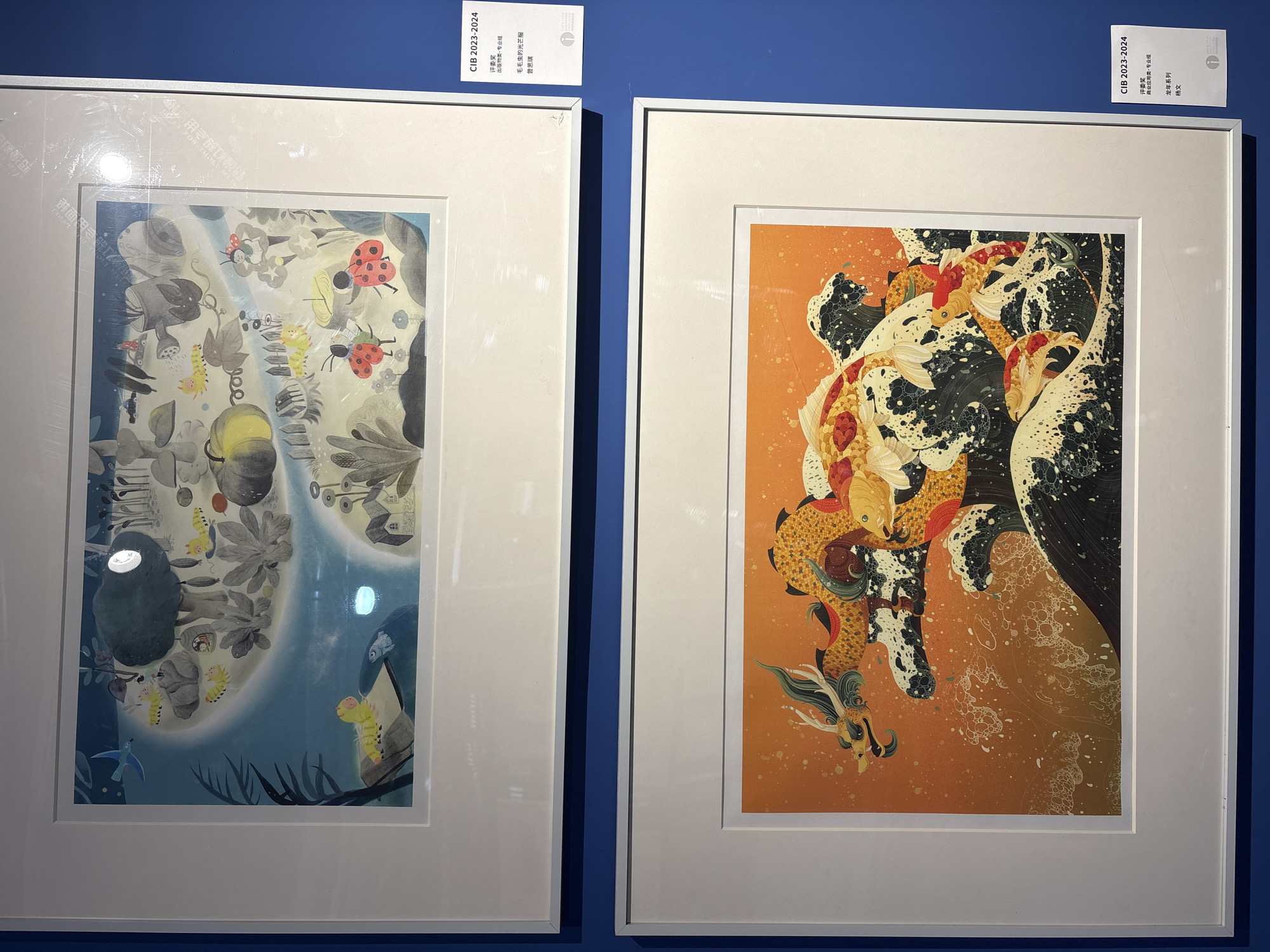 Gallery visitor views diverse artwork collection in Nan'an District