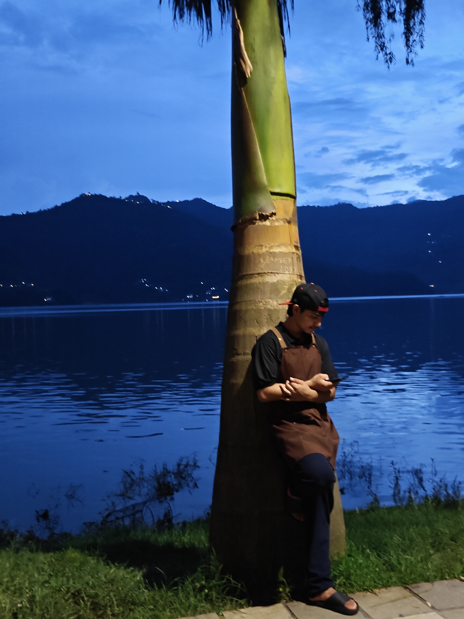Afternoon to dusk along Pokhara's Phewa Lake