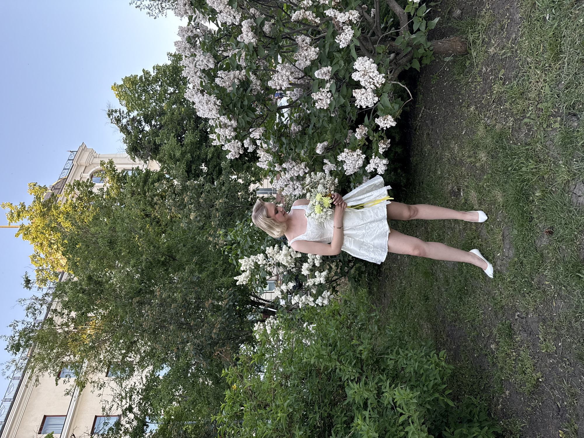 Women gather in Belgorod park for afternoon photo session