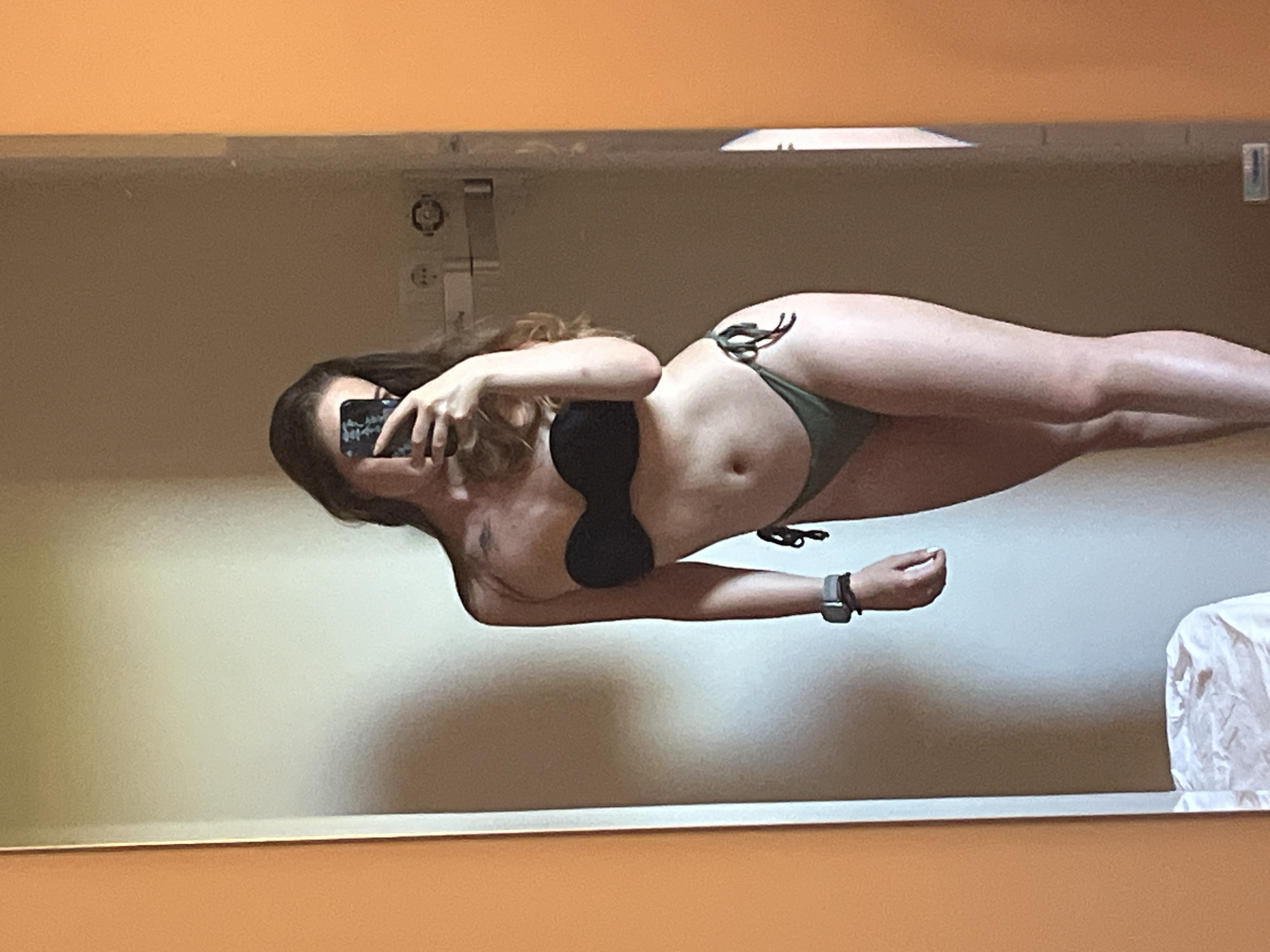 Afternoon in Lozenets: changing room selfies and Black Sea coastline