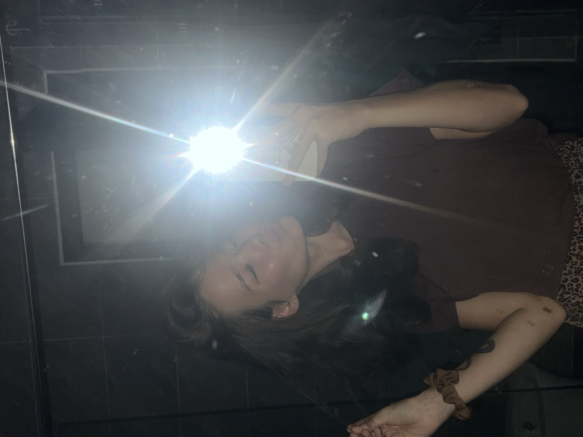 Woman documents bathroom routine through selfies in Vietnam